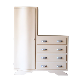 Asymmetrical cabinet