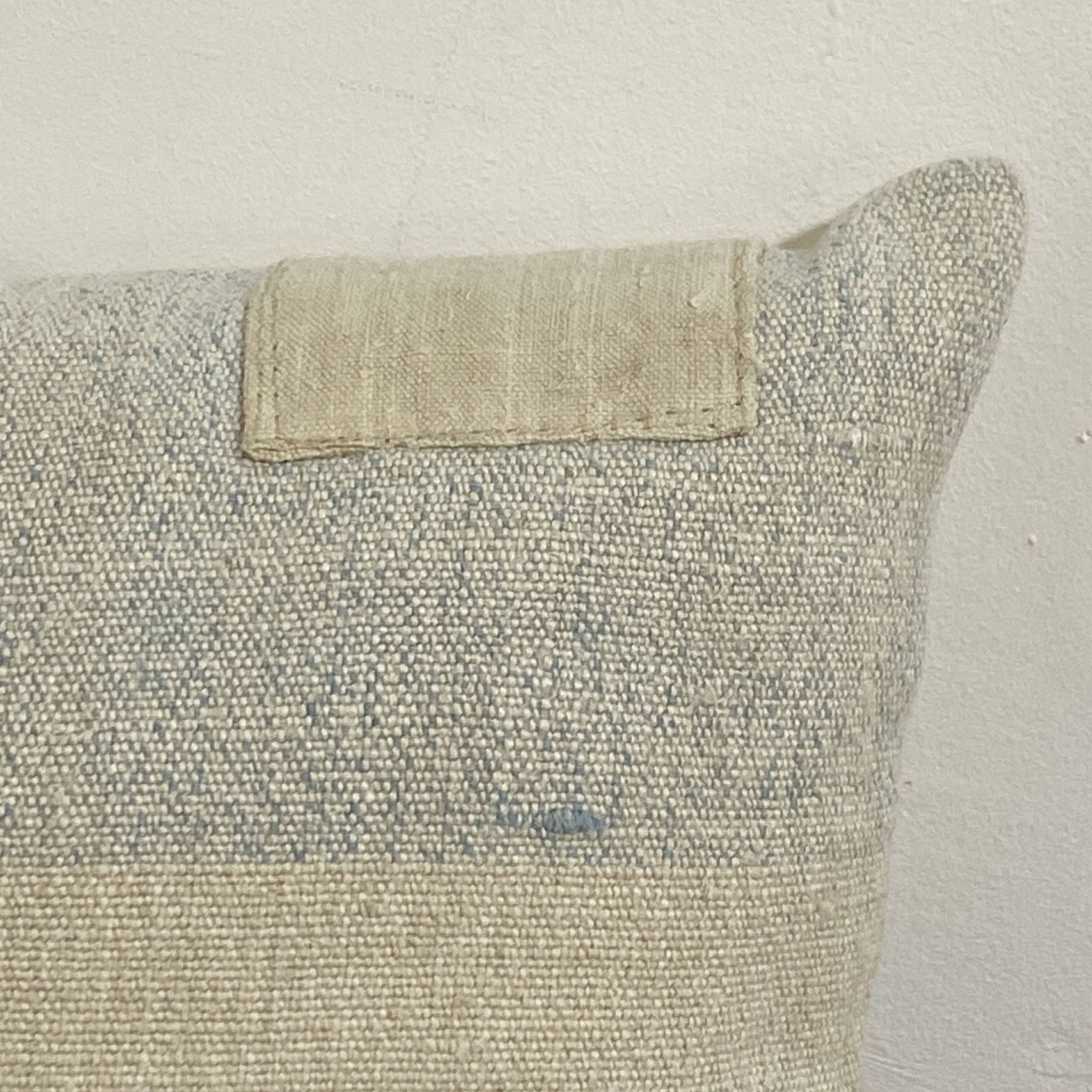 Coussin artisanal en toile ancienne style Kilim