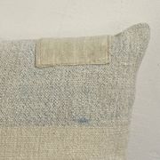 Coussin artisanal en toile ancienne style Kilim