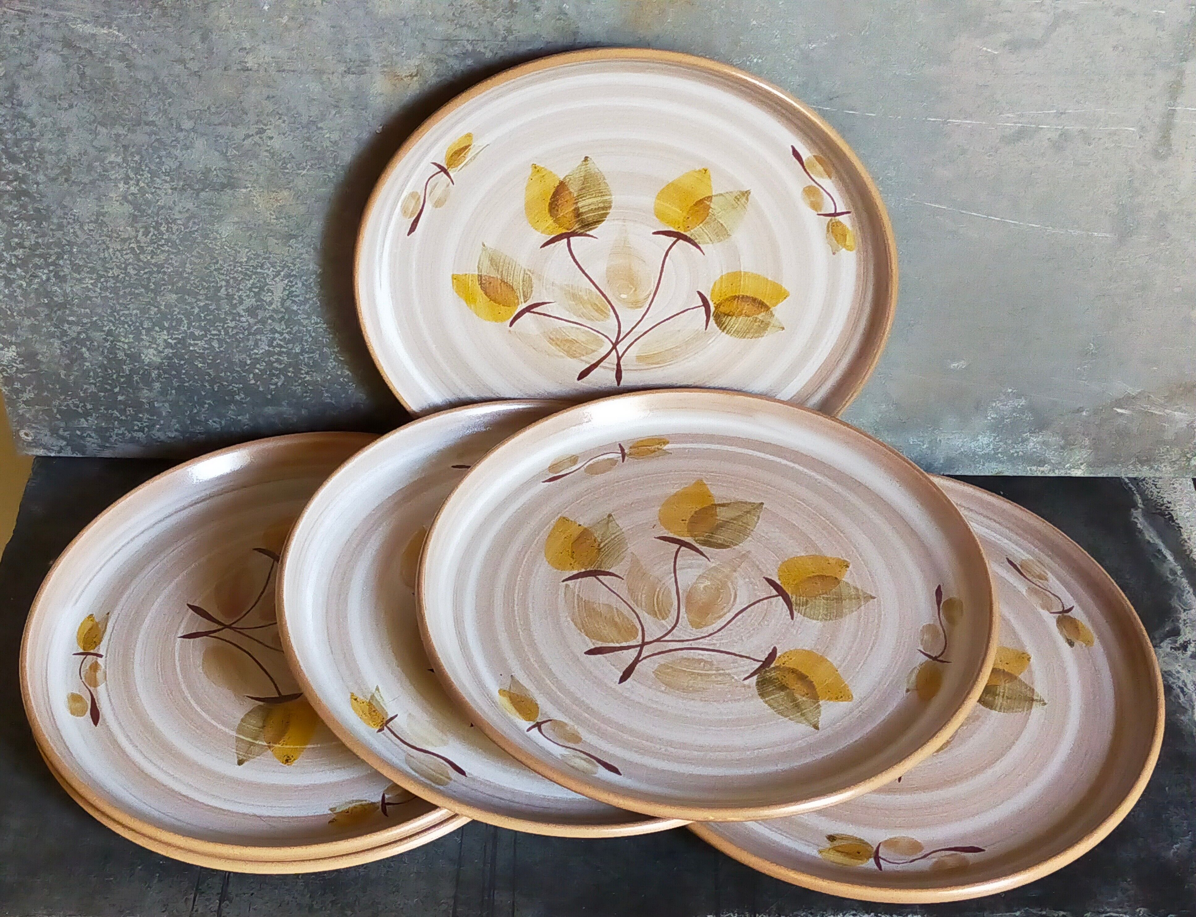 Six Niderviller stoneware plates with vintage plant décor