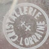 Empty pocket signed Cristallerie de Lorraine, Corolle/floral shape. Polylobed edges with corrugations