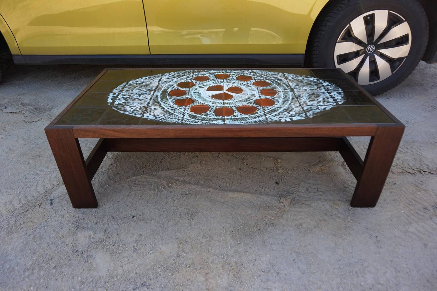 Table basse en céramique et wengé de style mid-century attribuée à Belarti Belgique 1970