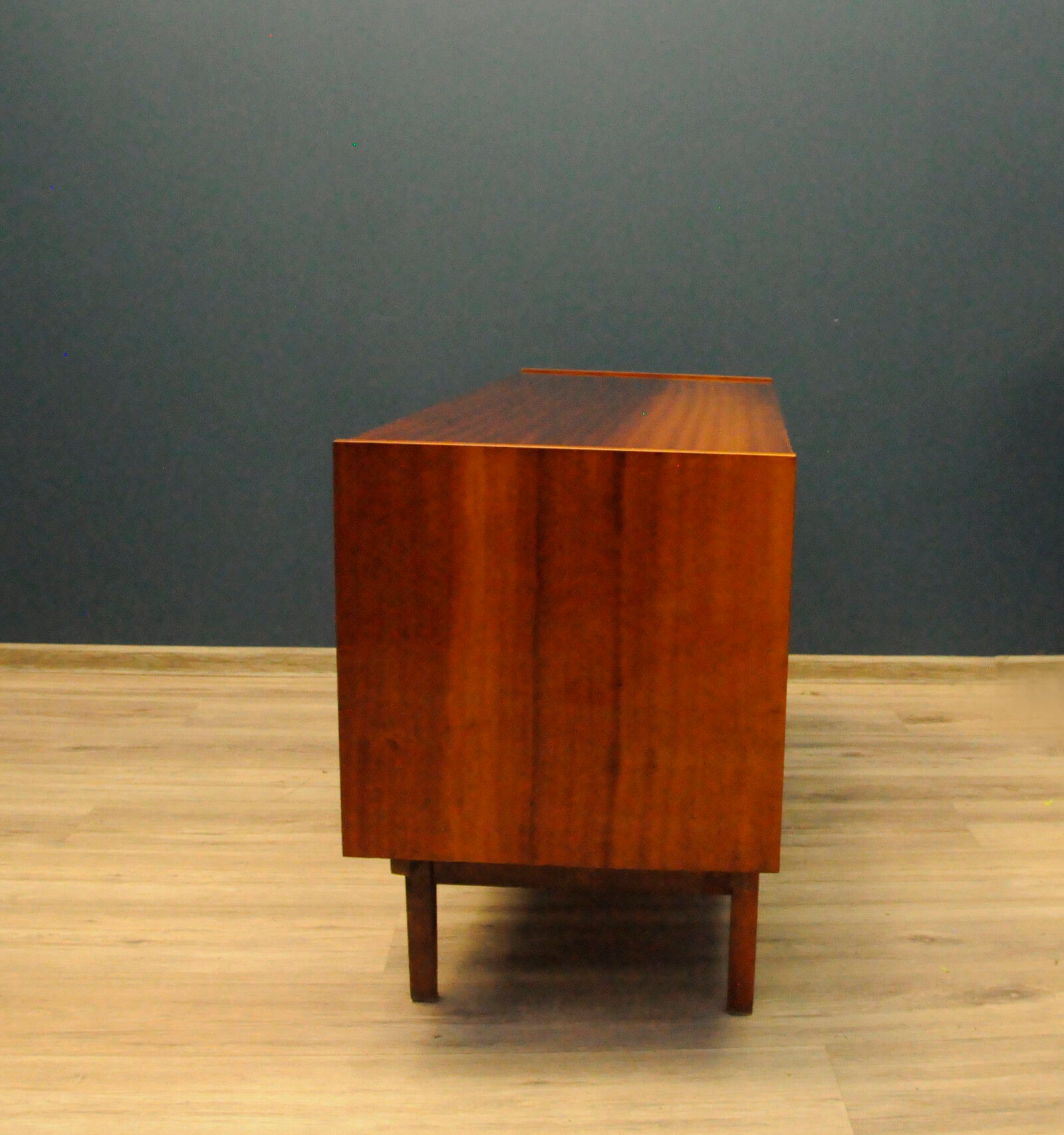 Commode Violetta avec portes coulissantes