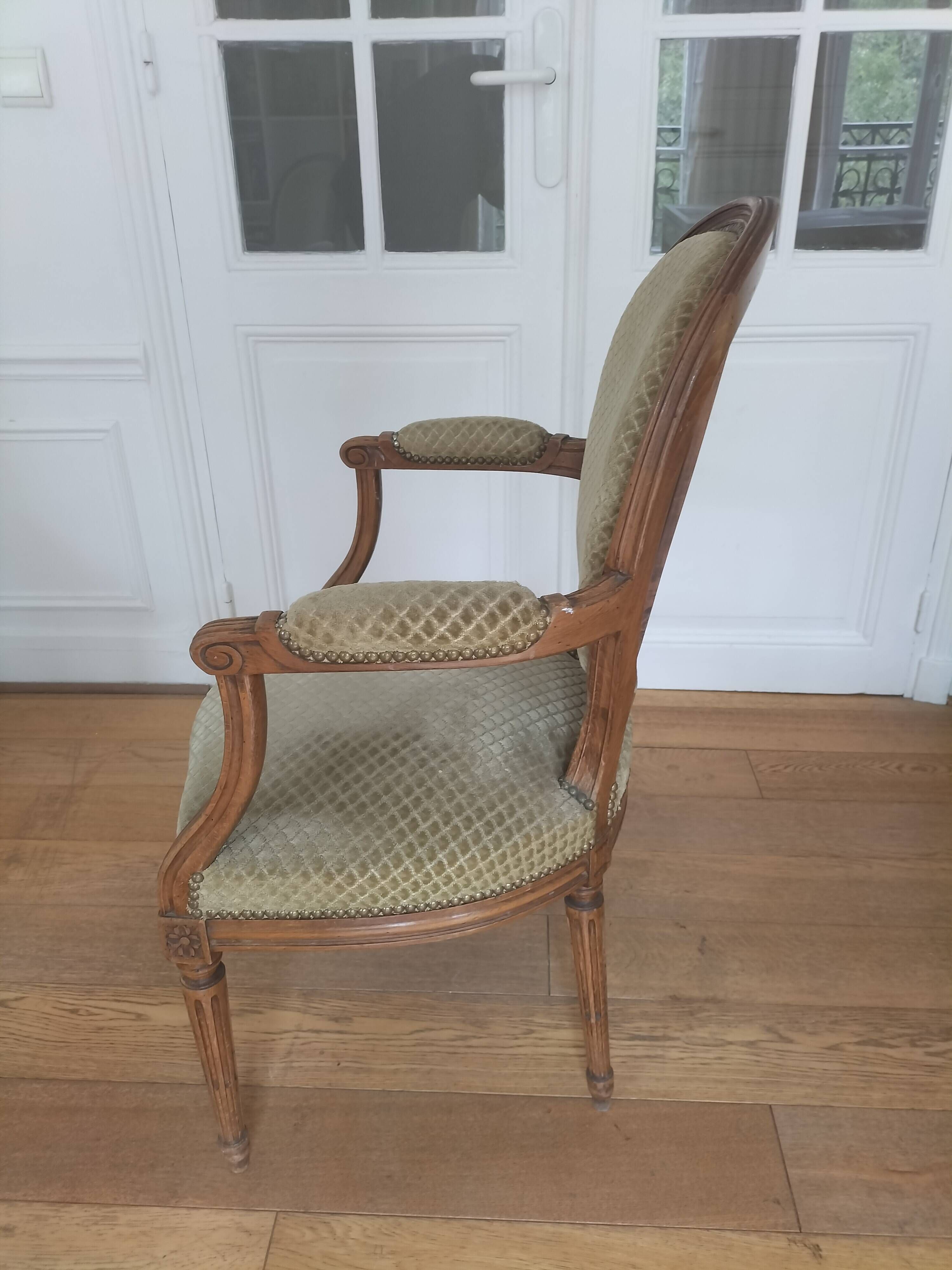 Fauteuils médaillon style Louis XVI