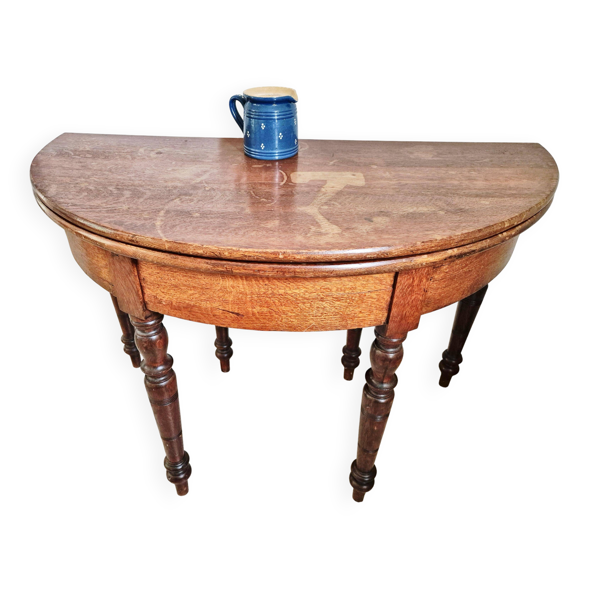 Half-moon table made of solid wood.