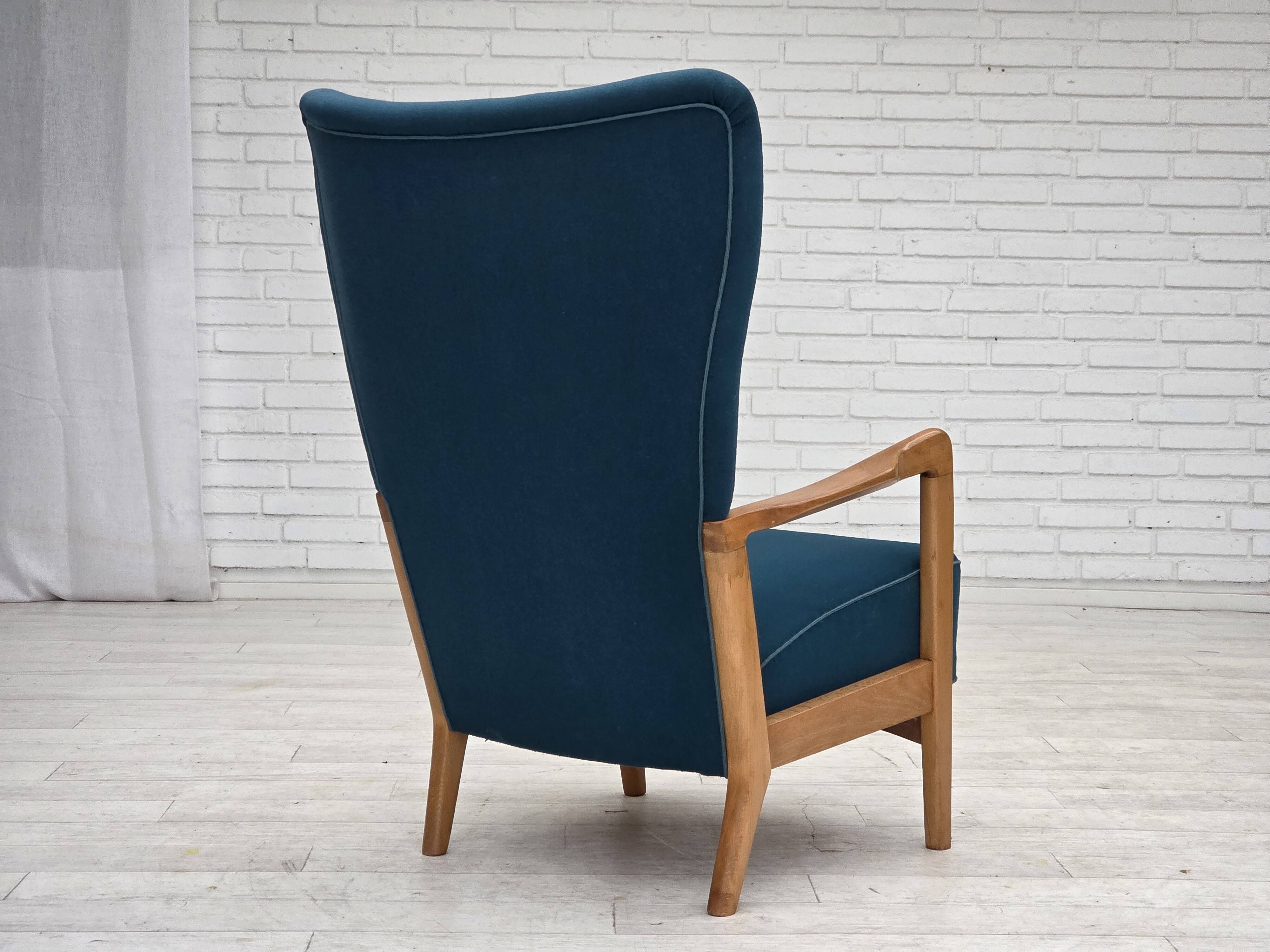 Fauteuil danois des années 1970 par Fritz Hansen, en laine de mobilier, bois de hêtre.