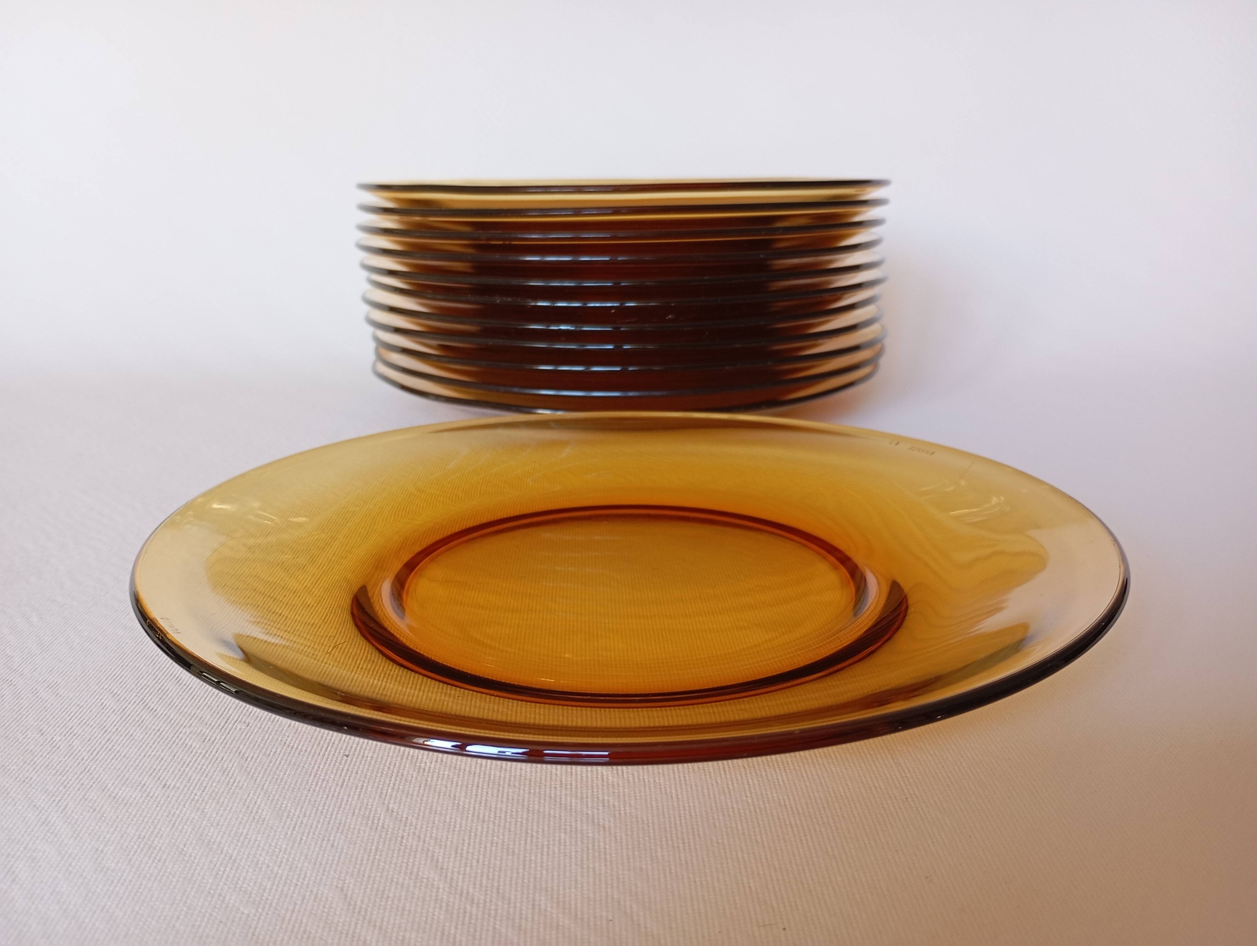 12 assiettes plates Vereco ambre