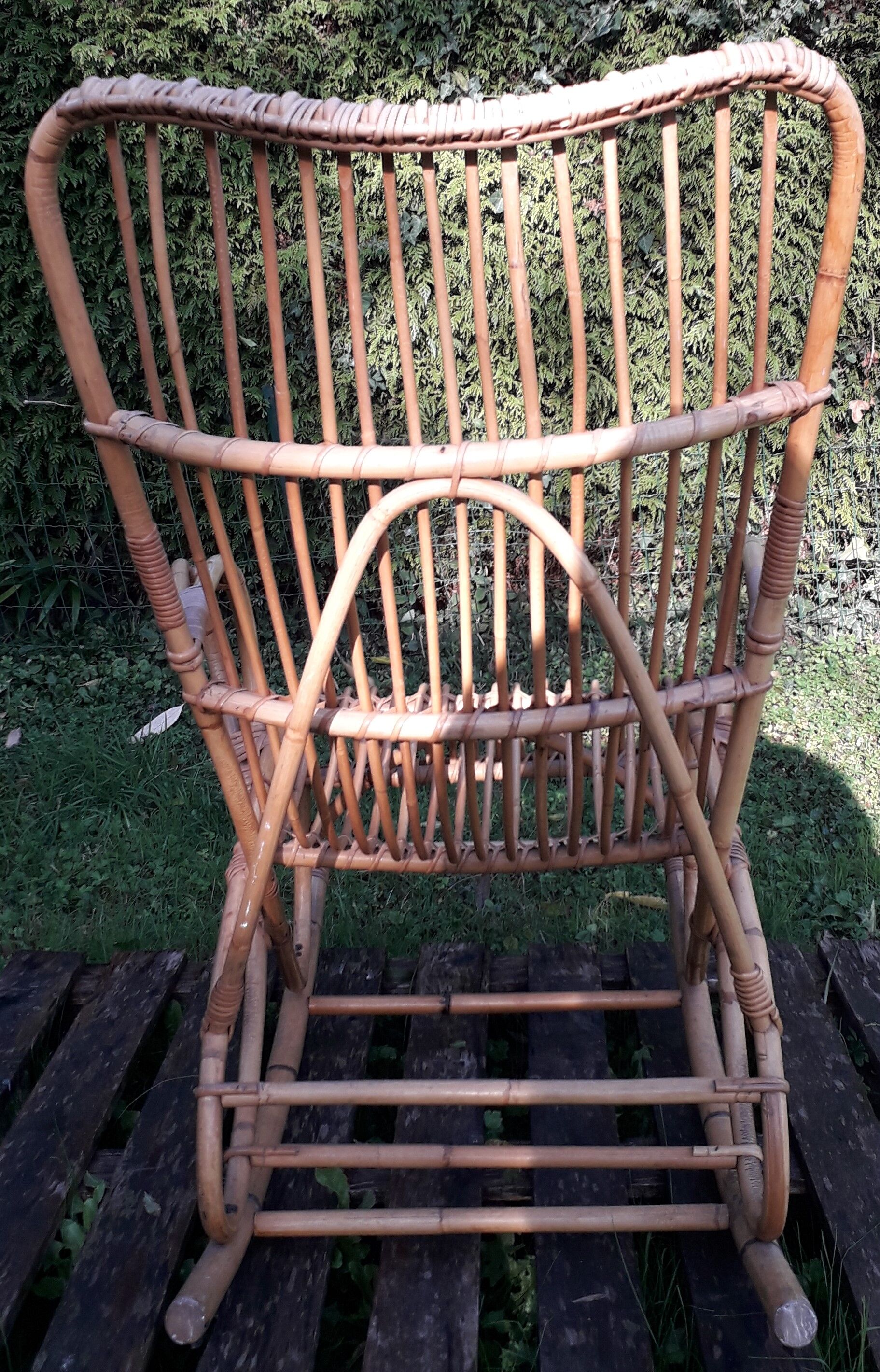 Rocking-chair in vintage rattan 1960