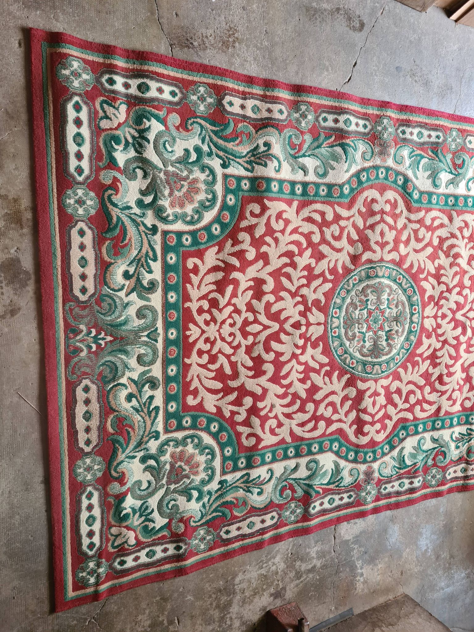 Vintage carpet 1m 82 x 2 m 72