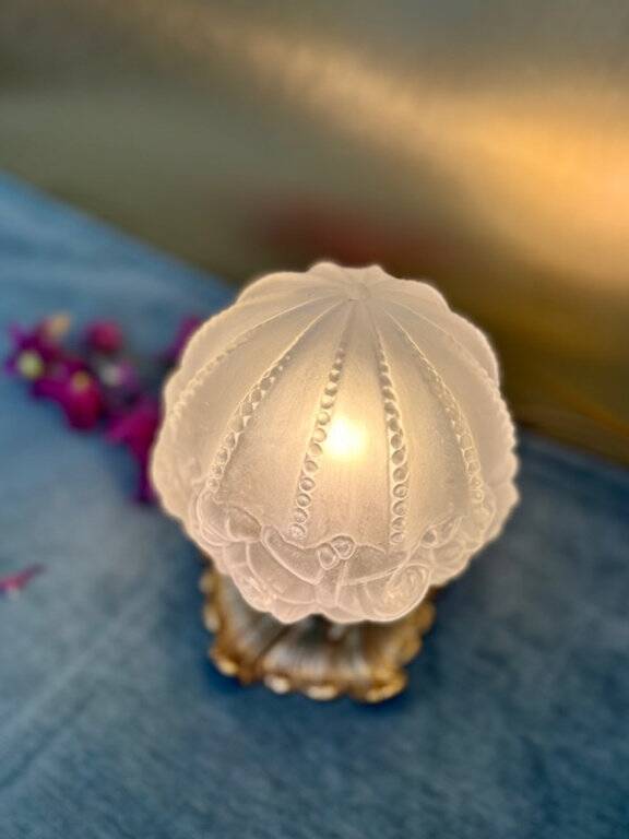 Adorable vintage floral lamp