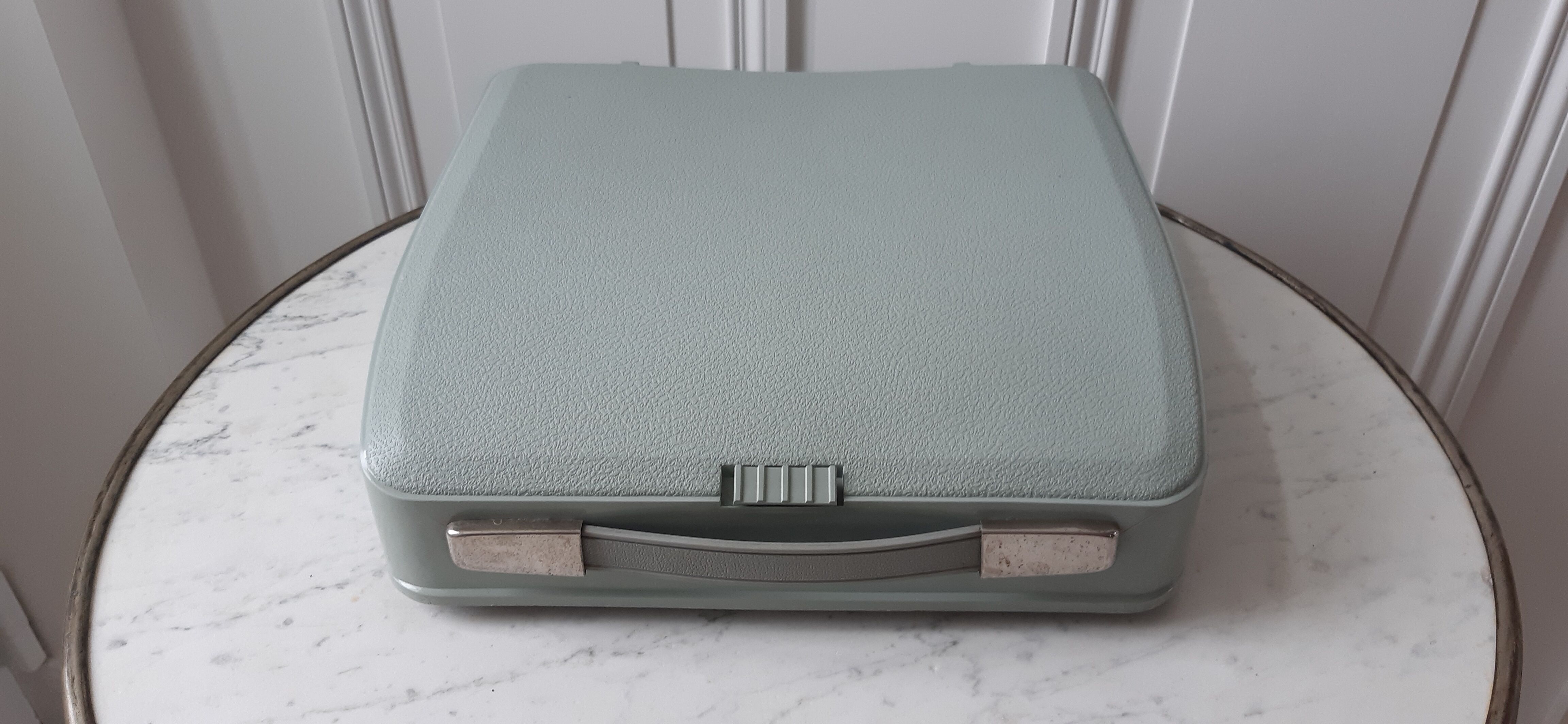 Hermès 50s typewriter pastel blue