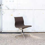 Chaise en aluminium EA 108 par Charles & Ray Eames pour Herman Miller, 1970