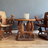 Fauteuils de dignitaire en bois sculpté et table