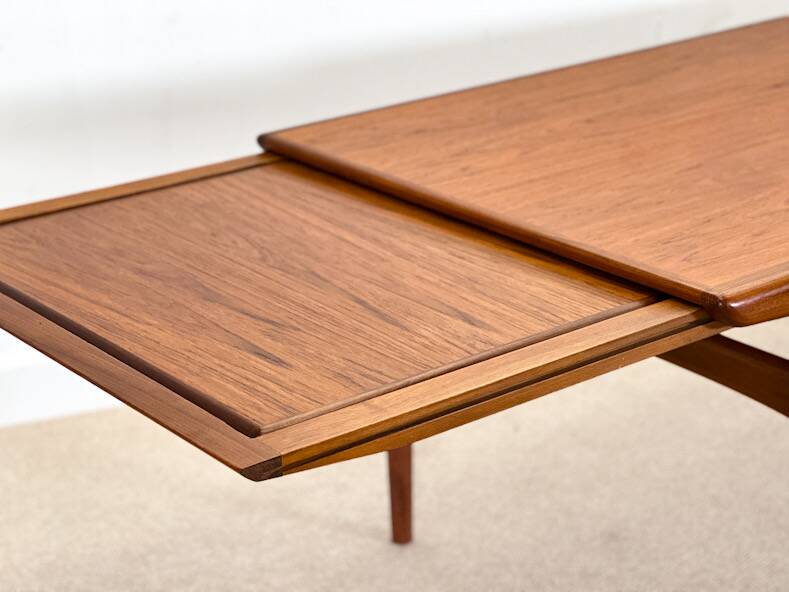 Table à manger de Johannes Andersen pour Uldum Møblefabrik