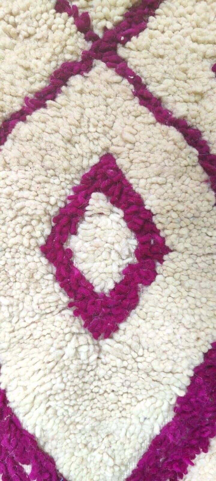 Traditional Moroccan rug made of pure Atlas wool.