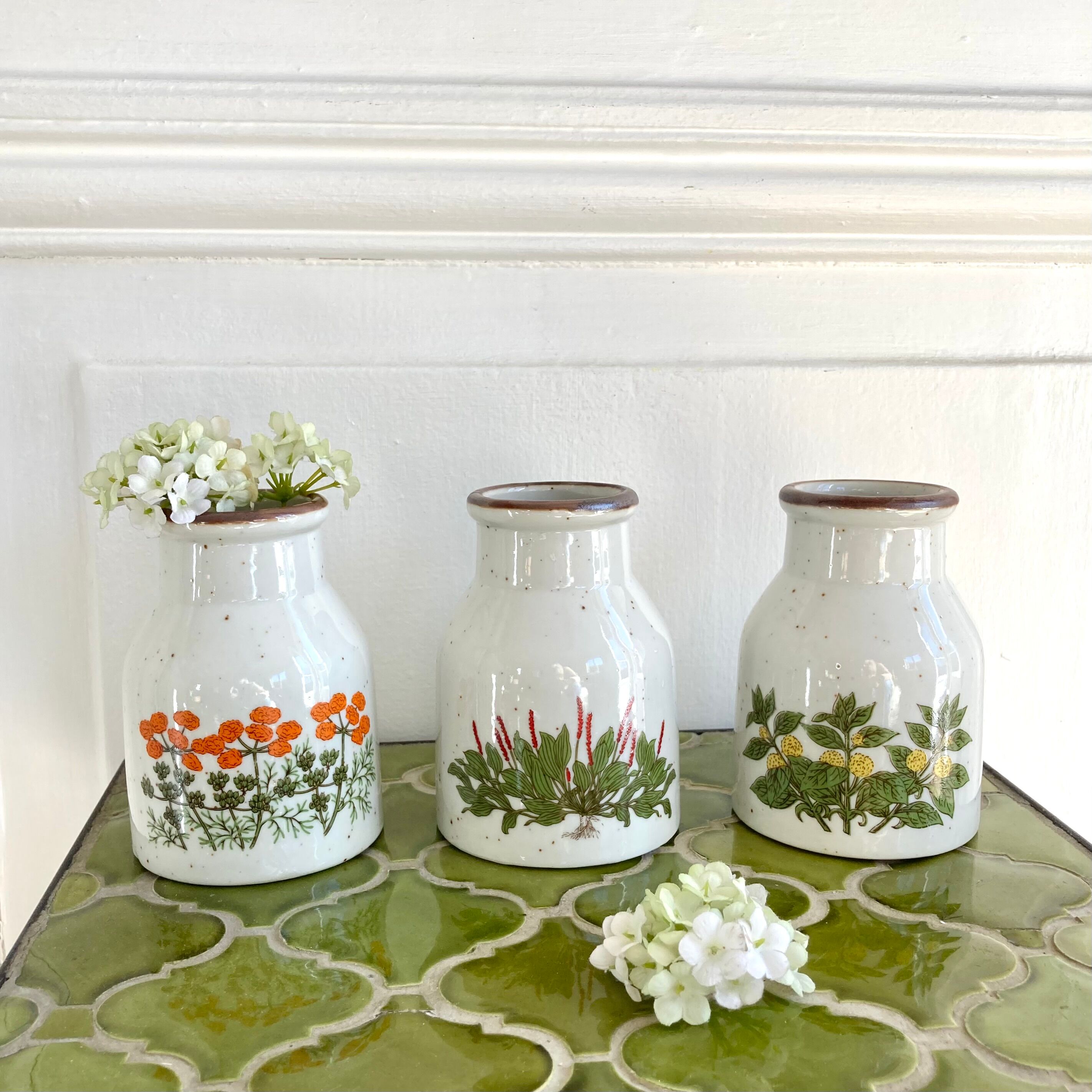 Vases en grès décor herbier