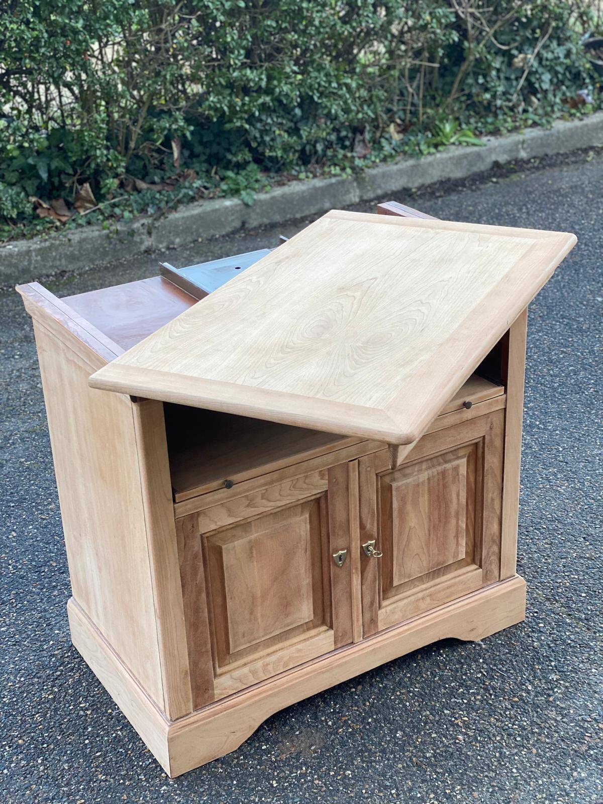 Buffet Louis Philippe deux portes meuble TV rénové en bois massif merisier brut