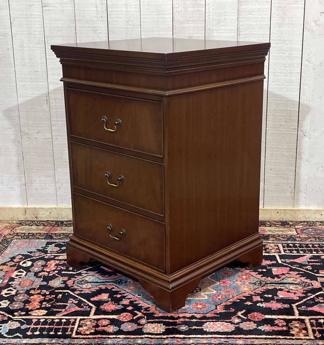 English mahogany chest of drawers from the 1950s