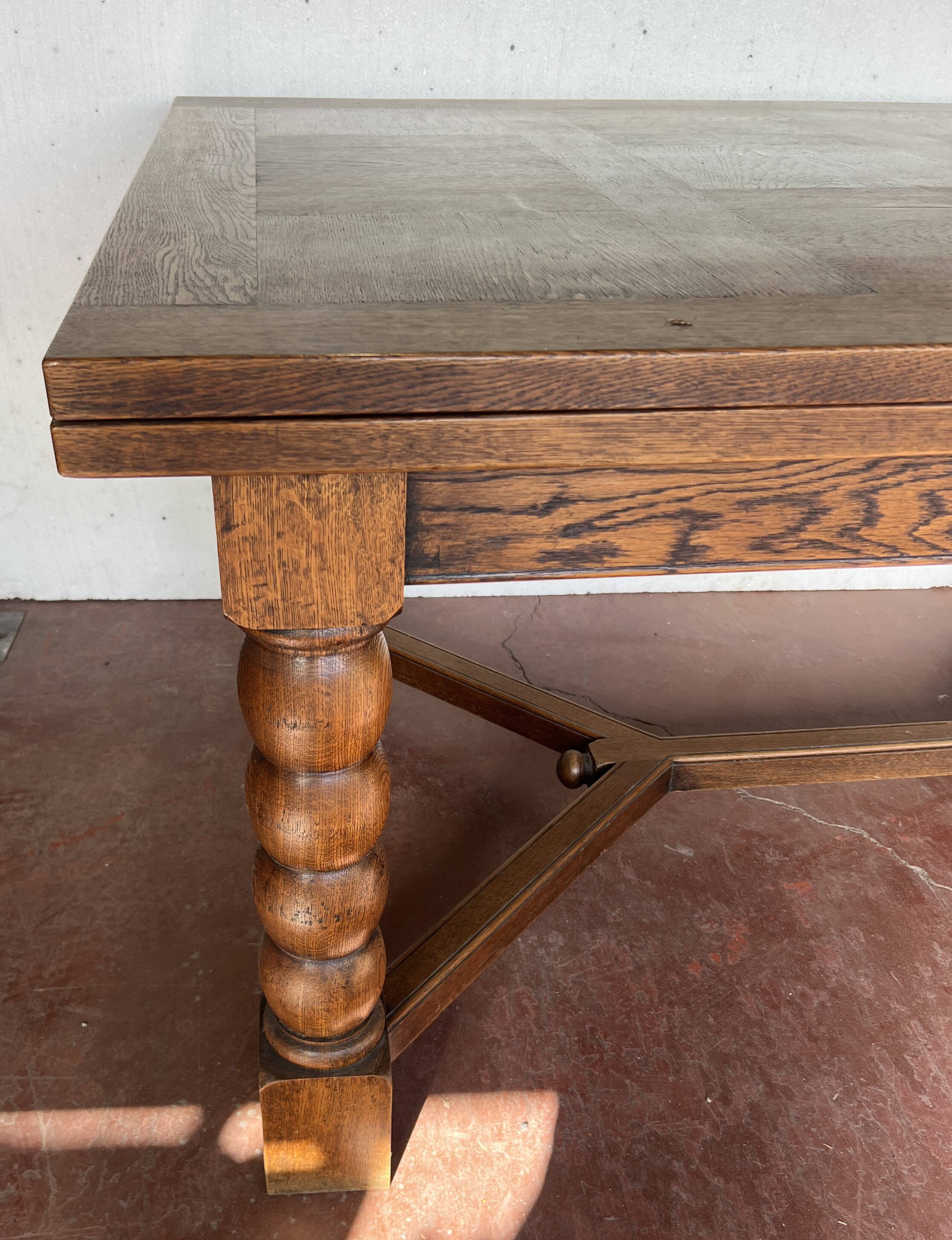 Renaissance-style solid oak table, 20th century.