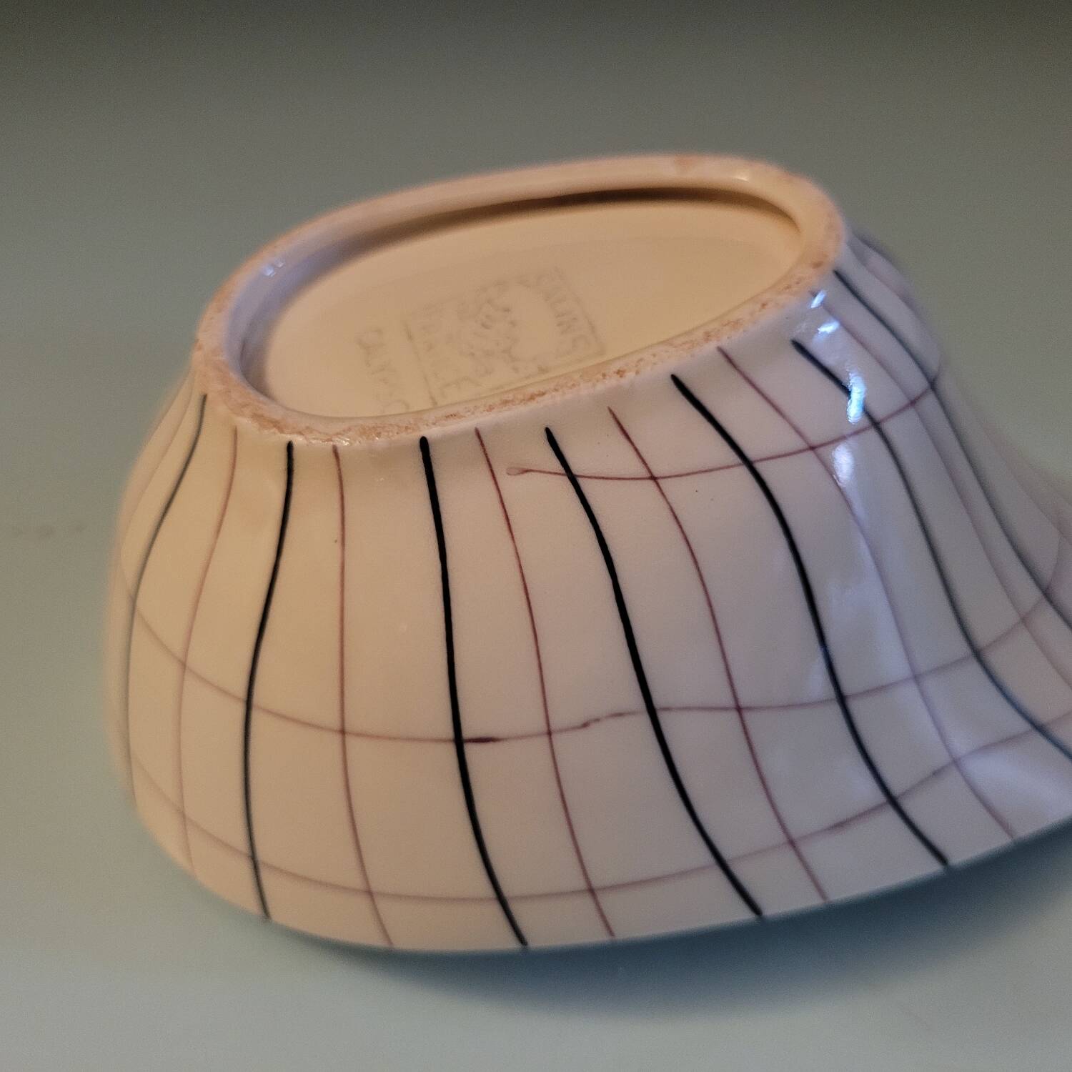 Saucière Calypso – céramique Salins-les-Bains – design graphique, anné