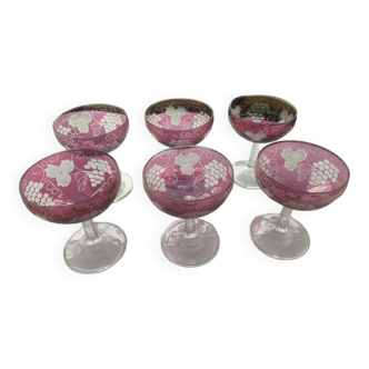 6 champagne glasses in red and transparent glass, motif of bunches of grapes and vine leaves