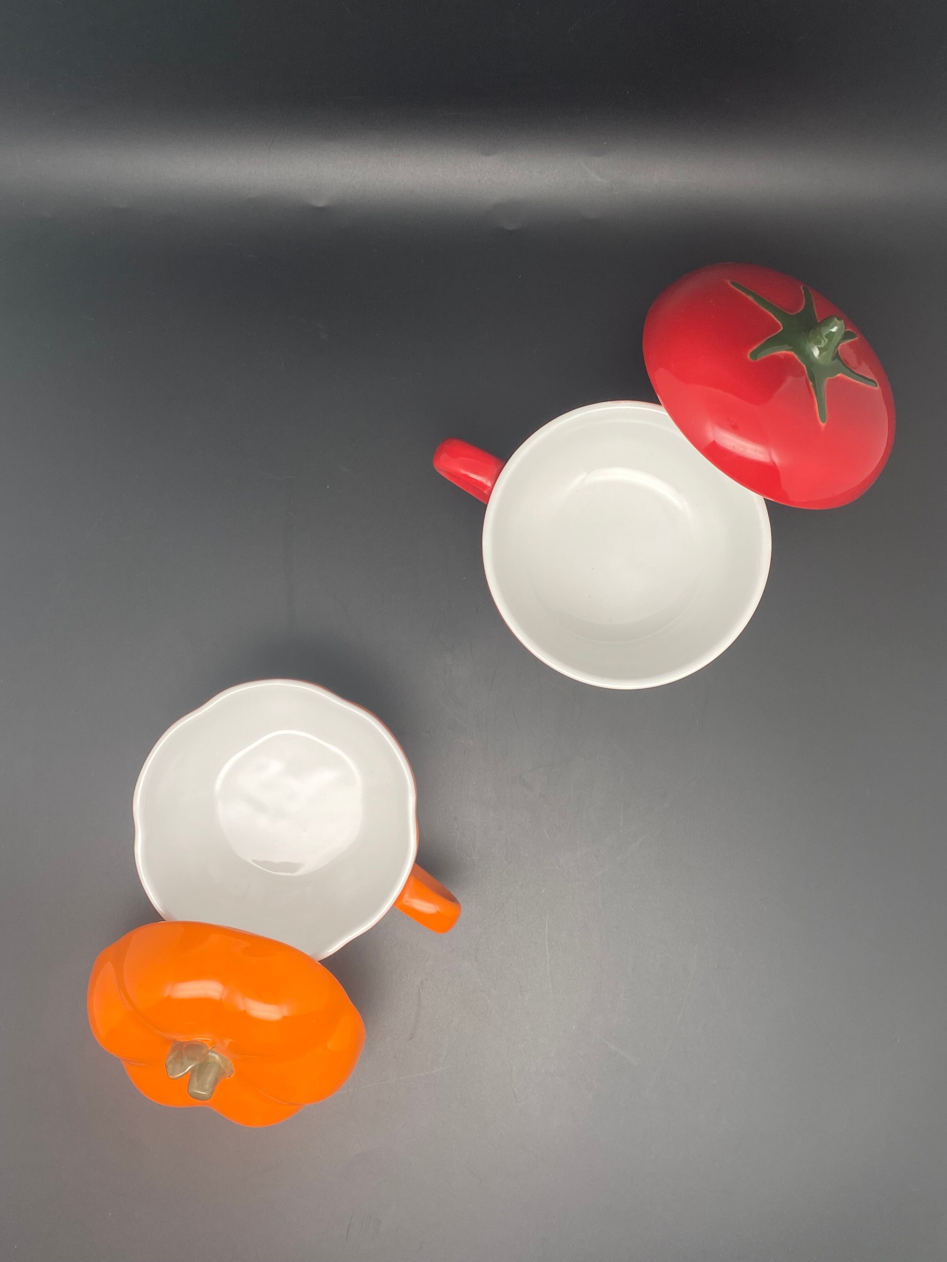 Sotable cup duo with tomato and pumpkin lid
