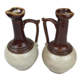 Anciens pichets artisanaux en terre cuite émaillée de couleur beige et marron