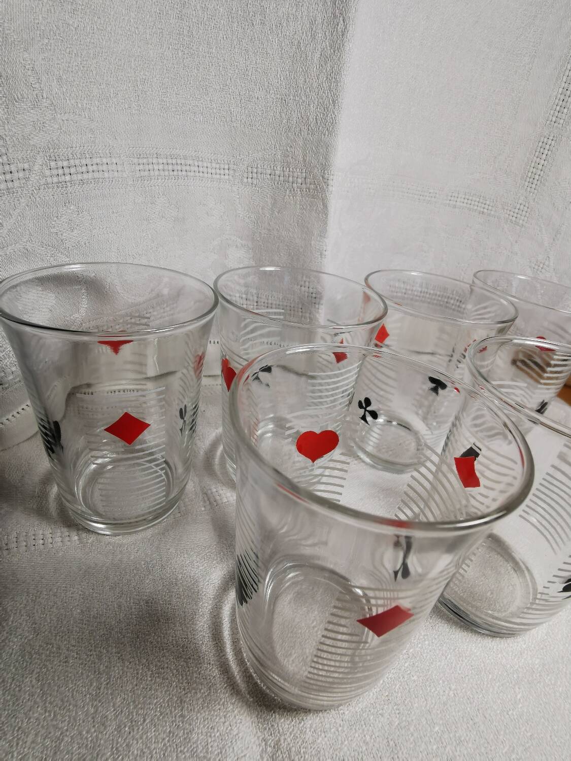 Water glasses card game