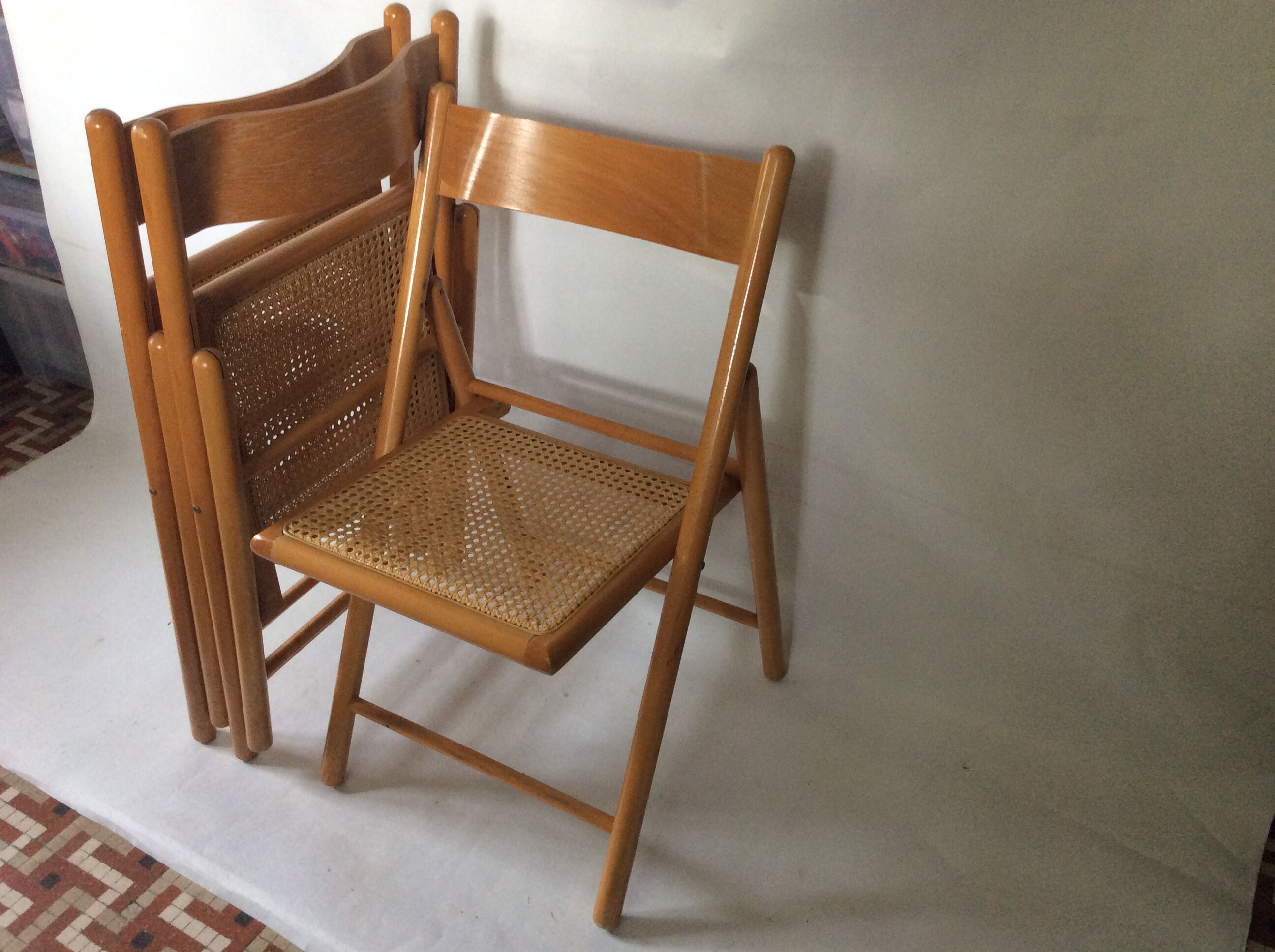 Trio de chaises pliantes cannées vintage