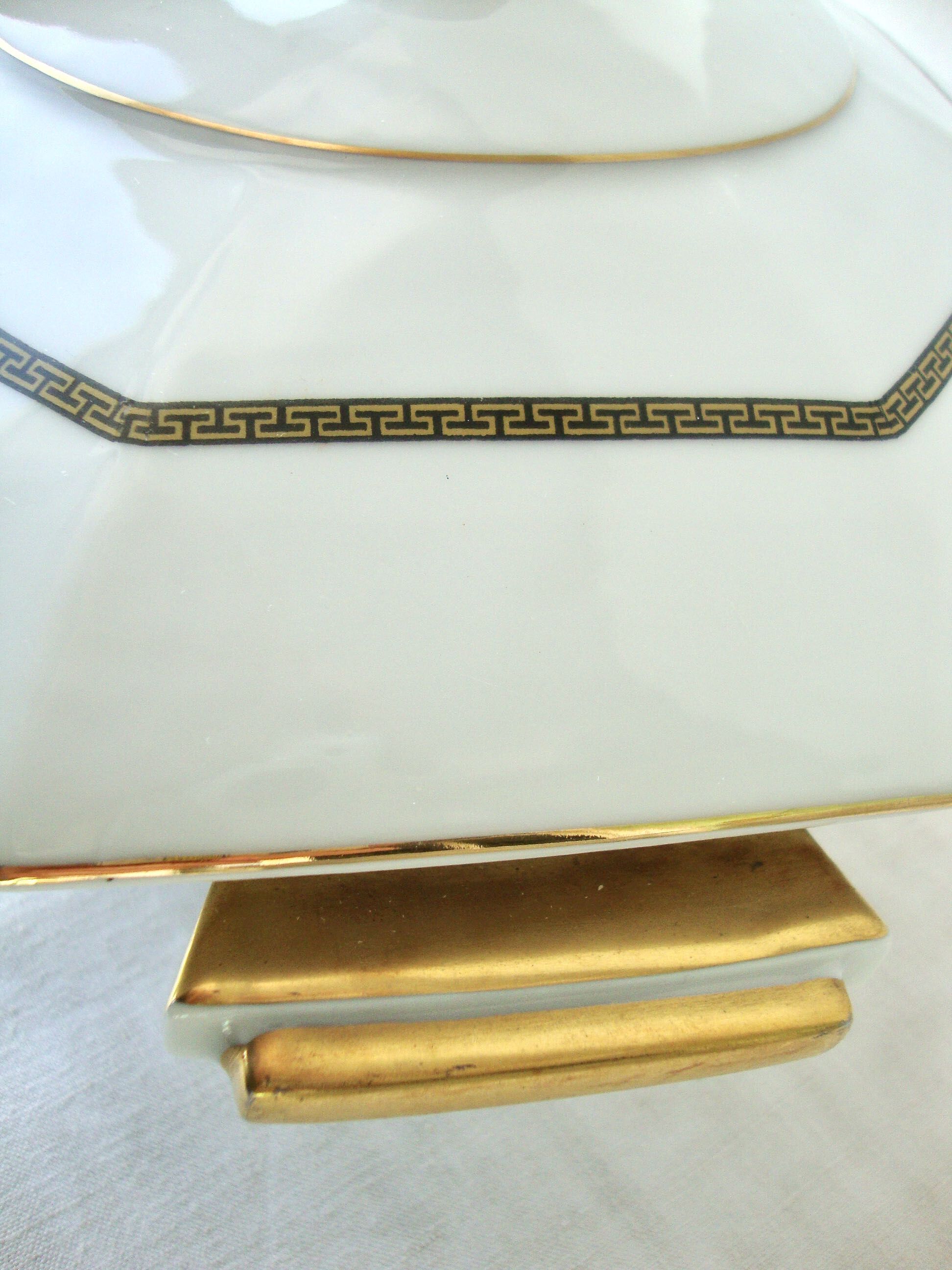 Porcelain plates for 12 people
