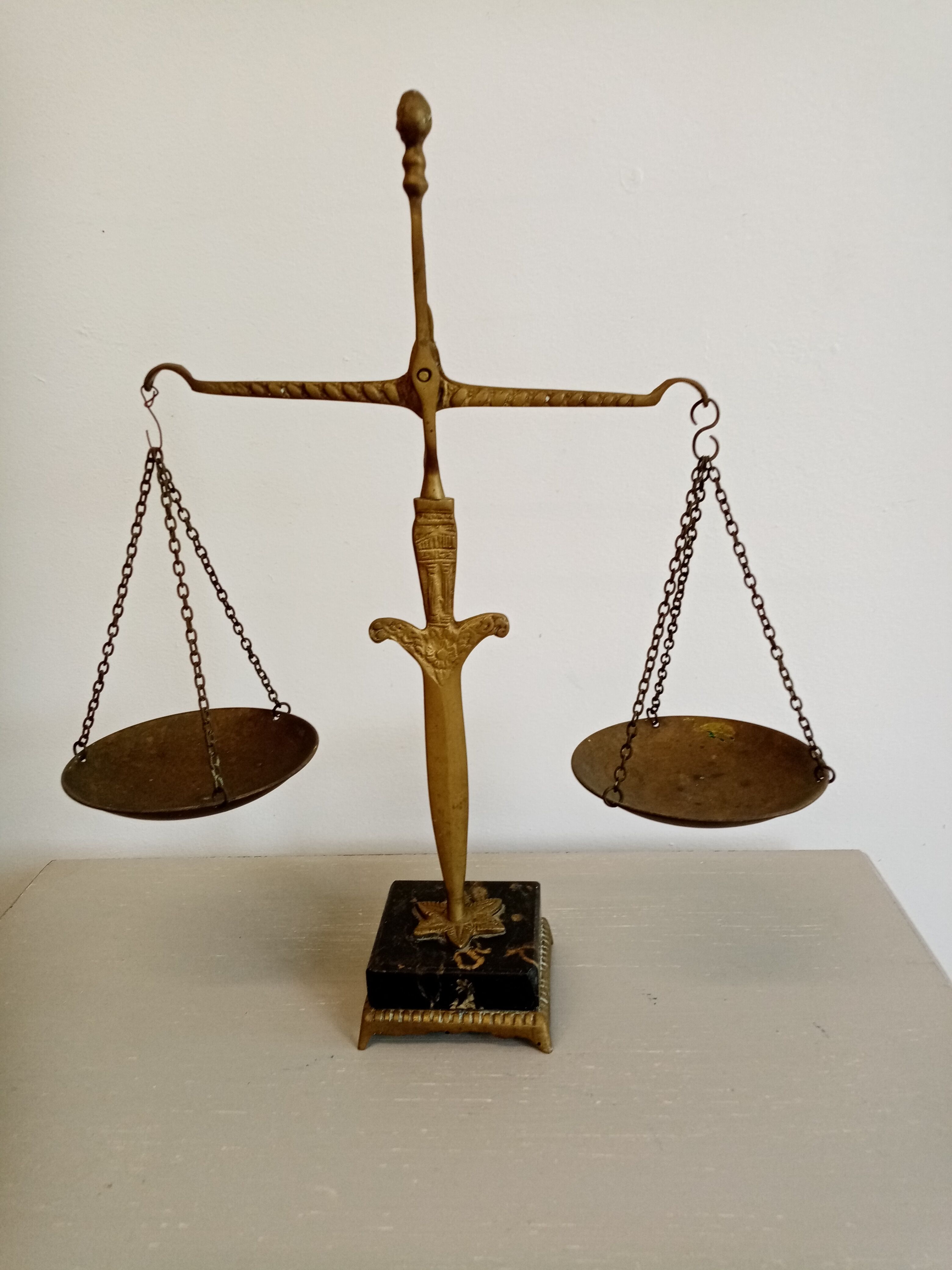 Balance on marble base 2 trays