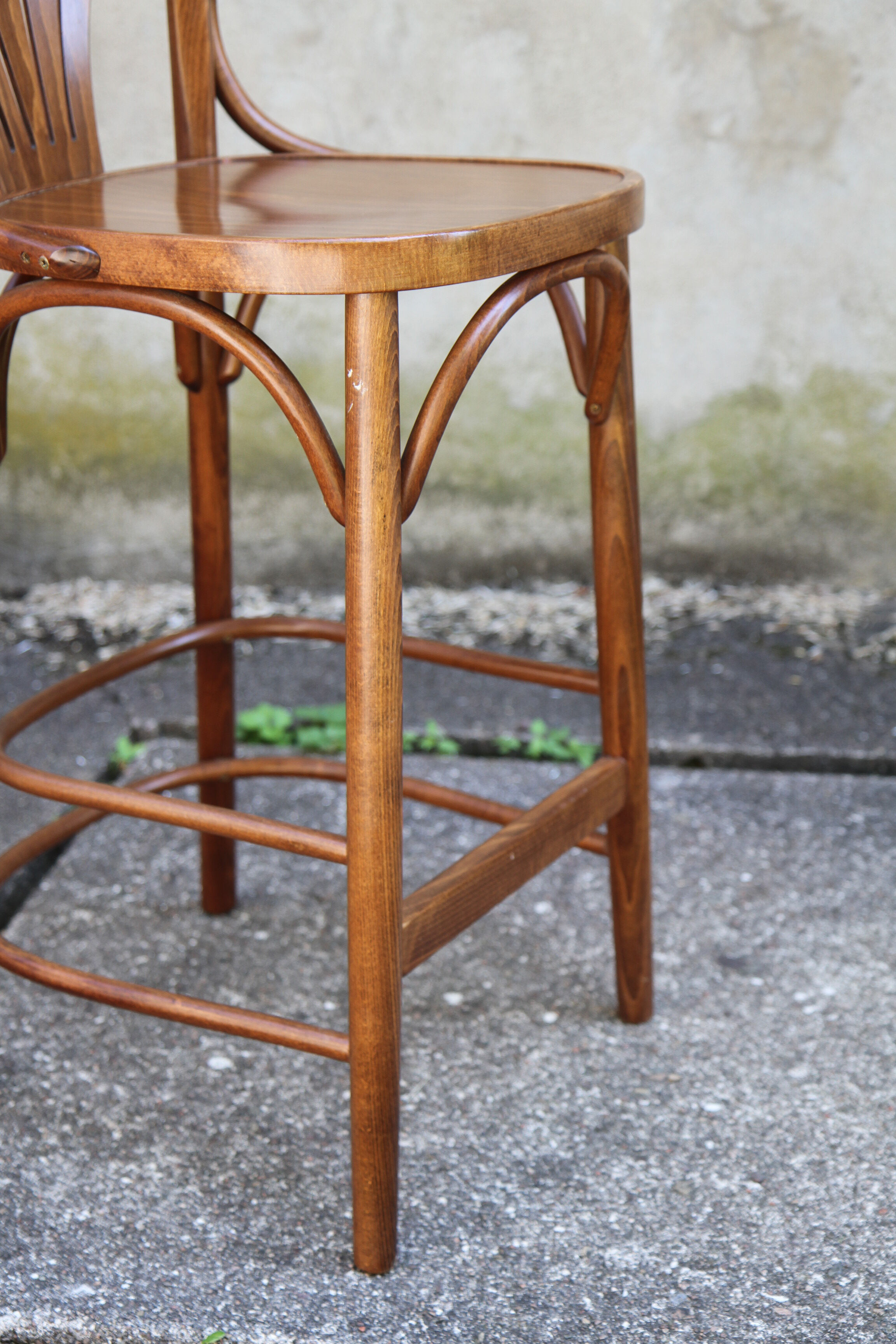 High curved wooden bar chair