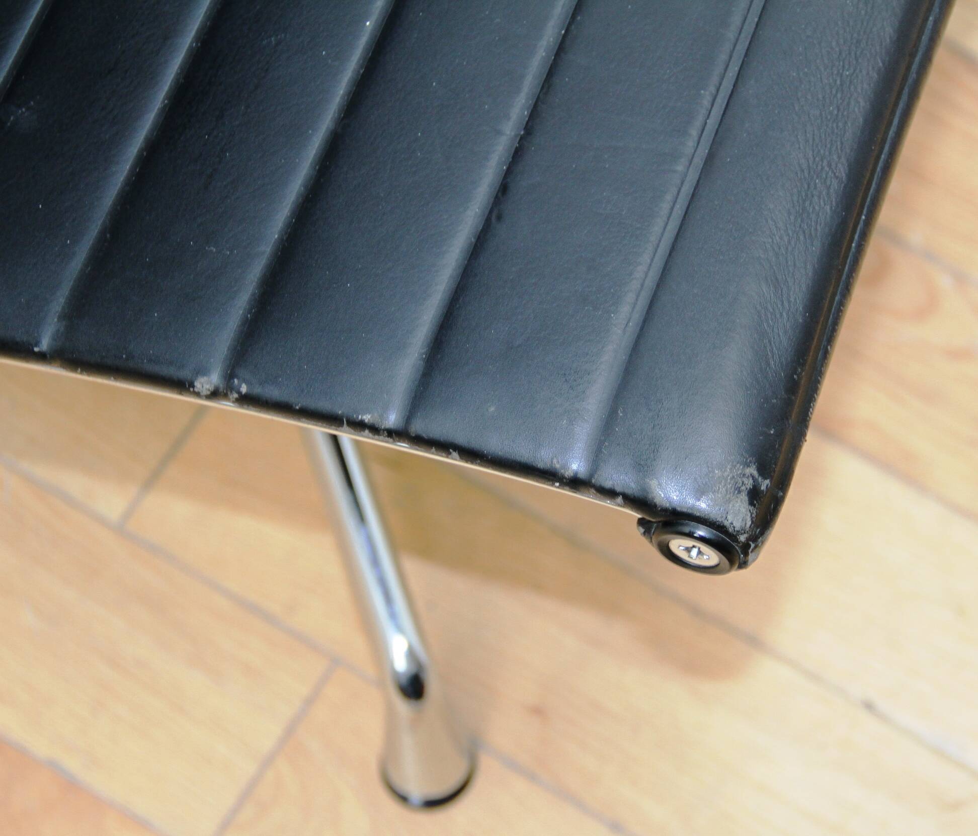 EA124 office chair, Charles & Ray Eames