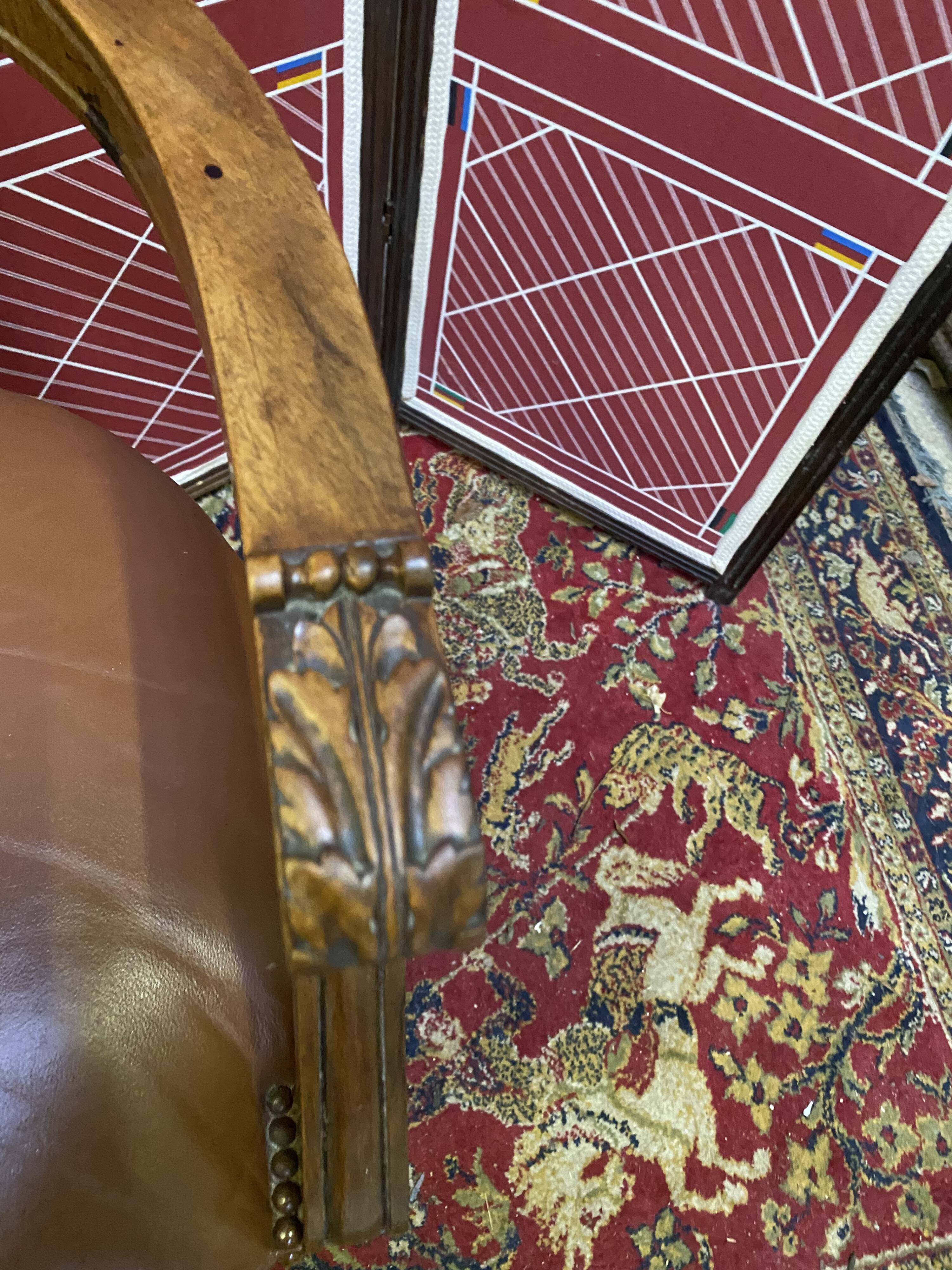 Fauteuil de bureau vintage en bois et cuir marron clouté