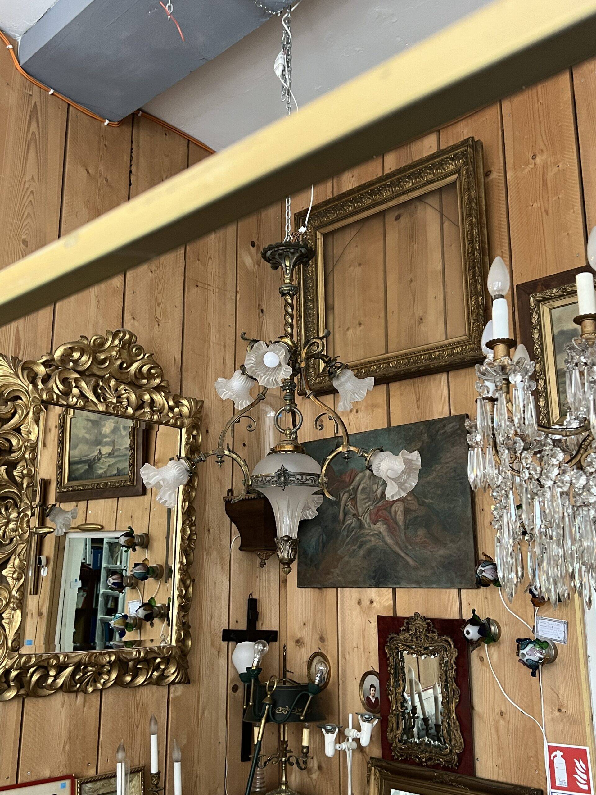 19th century brass and bronze chandelier, Napoleon III, illuminated by 6 tulips and a central globe