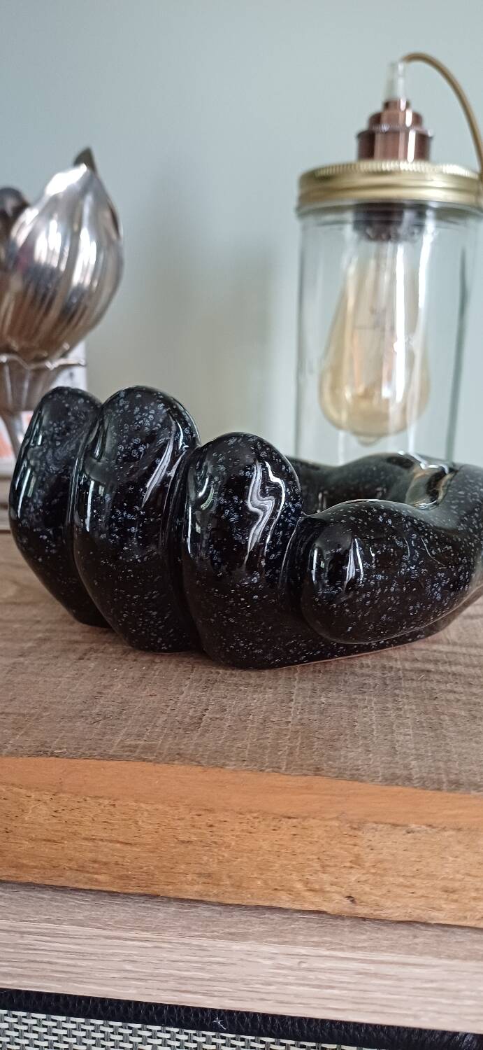 Ceramic hand emptier