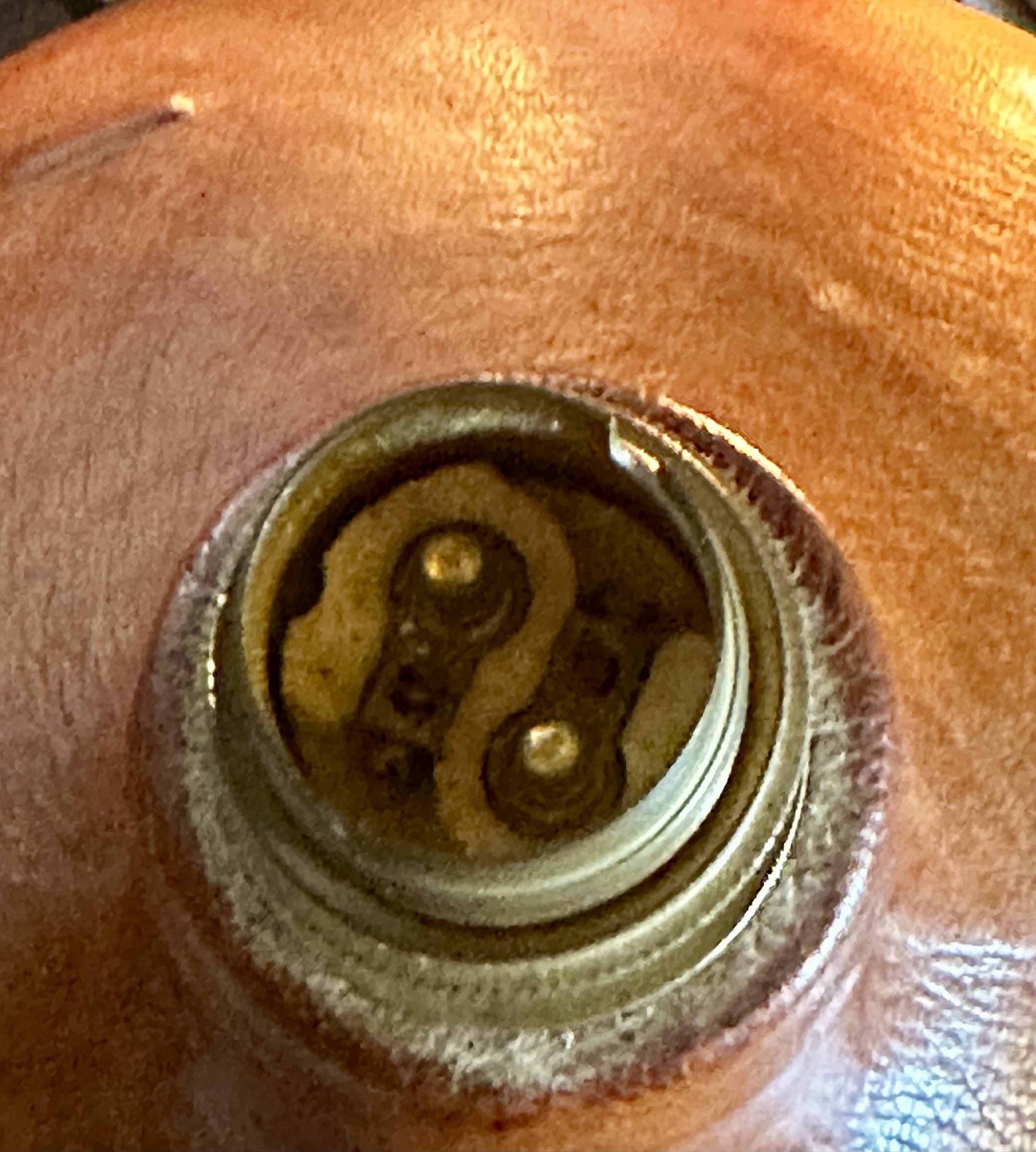 Give me a leather Jeanne. A unique vintage lamp, combining history and elegance.