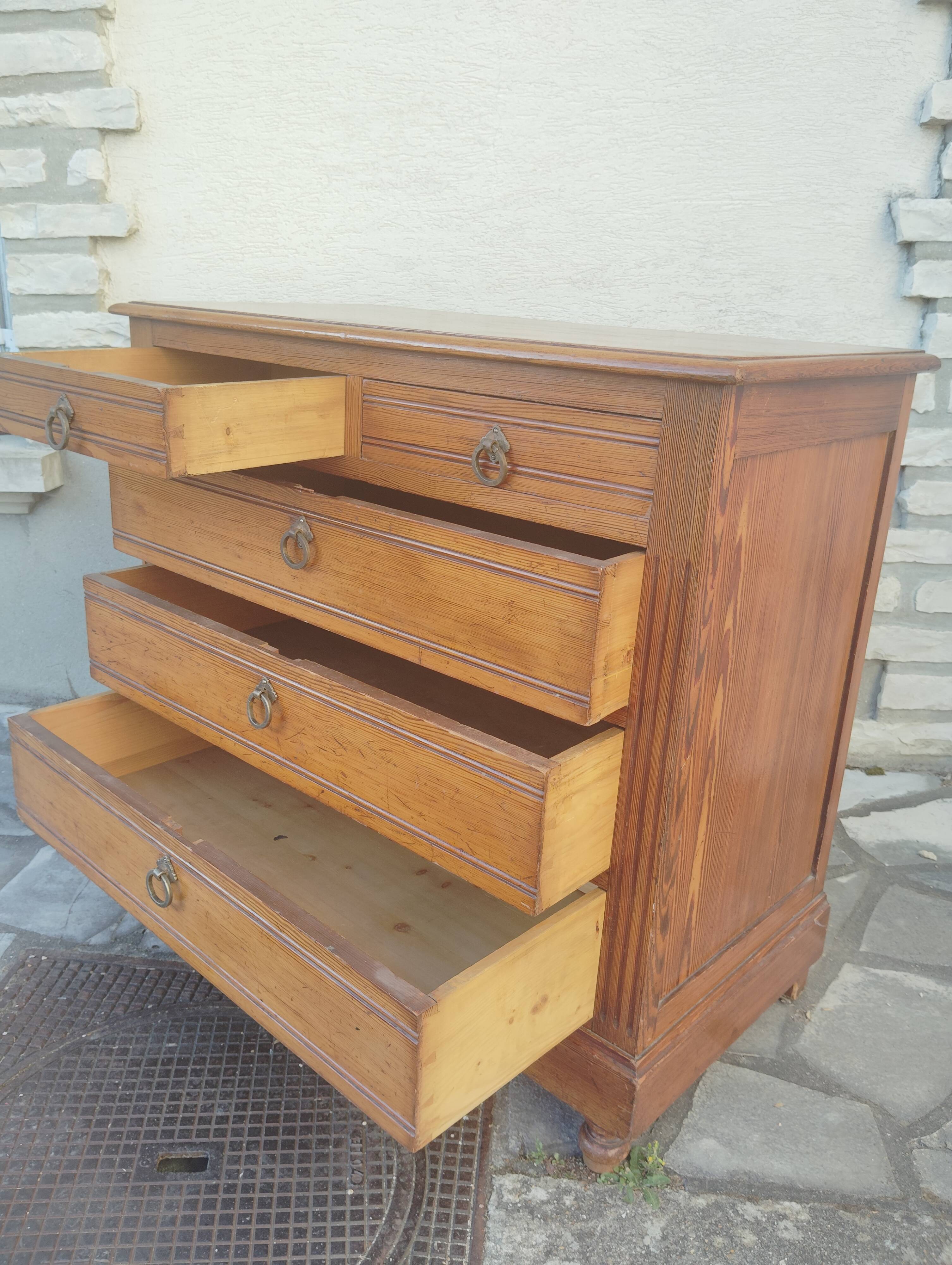 Handcrafted 5-drawer chest of drawers from the early 20th century