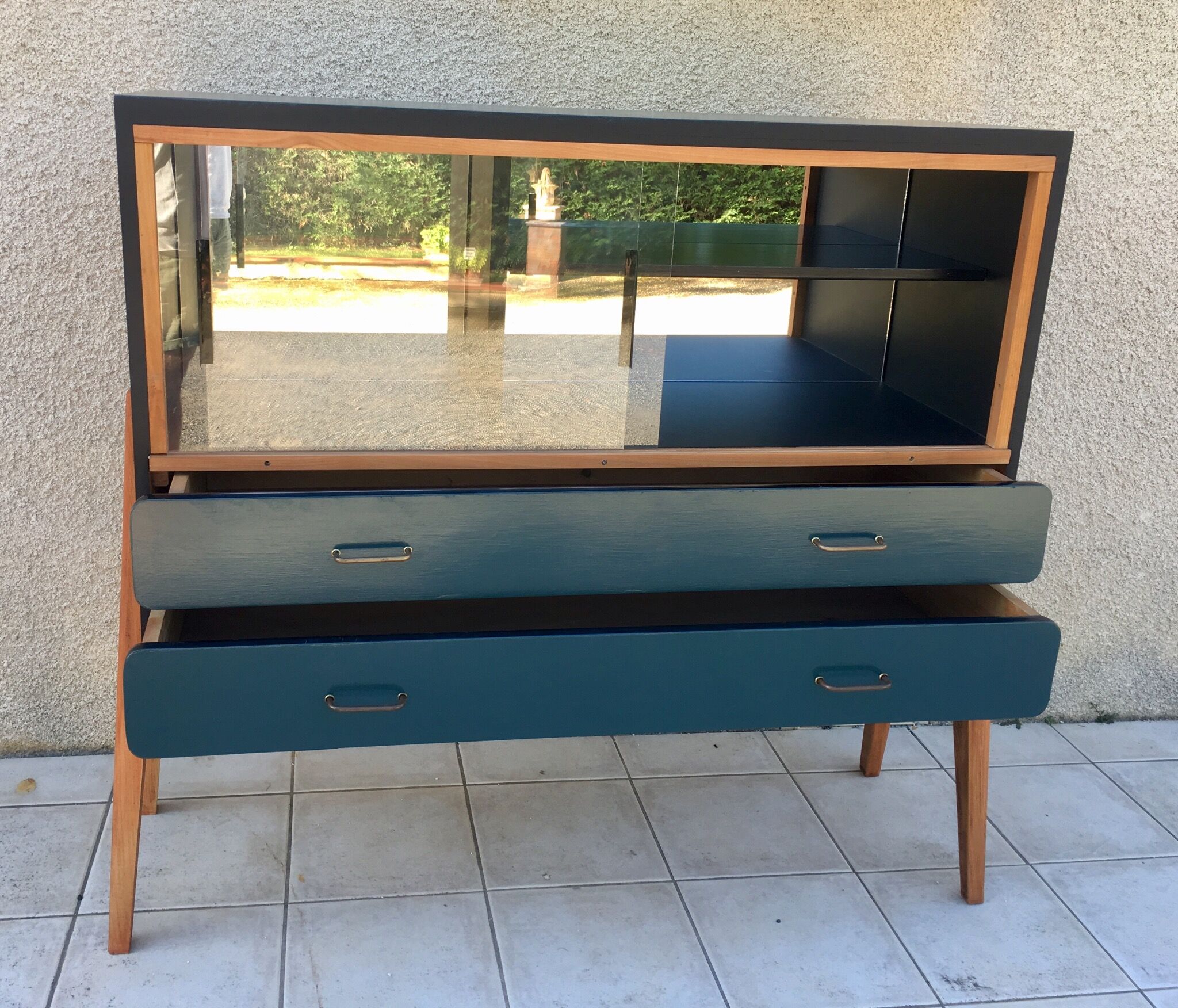 Showcase vintage compass feet