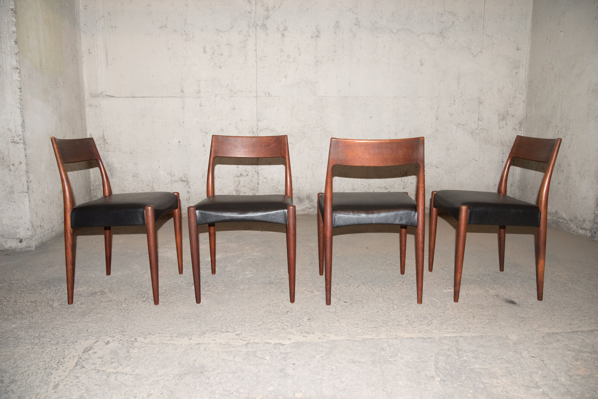 Series of 4 chairs, model MK175, 1961
