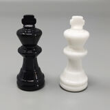 Jeu d'échecs noir et blanc des années 1970 en albâtre de Volterra fait main en Italie
