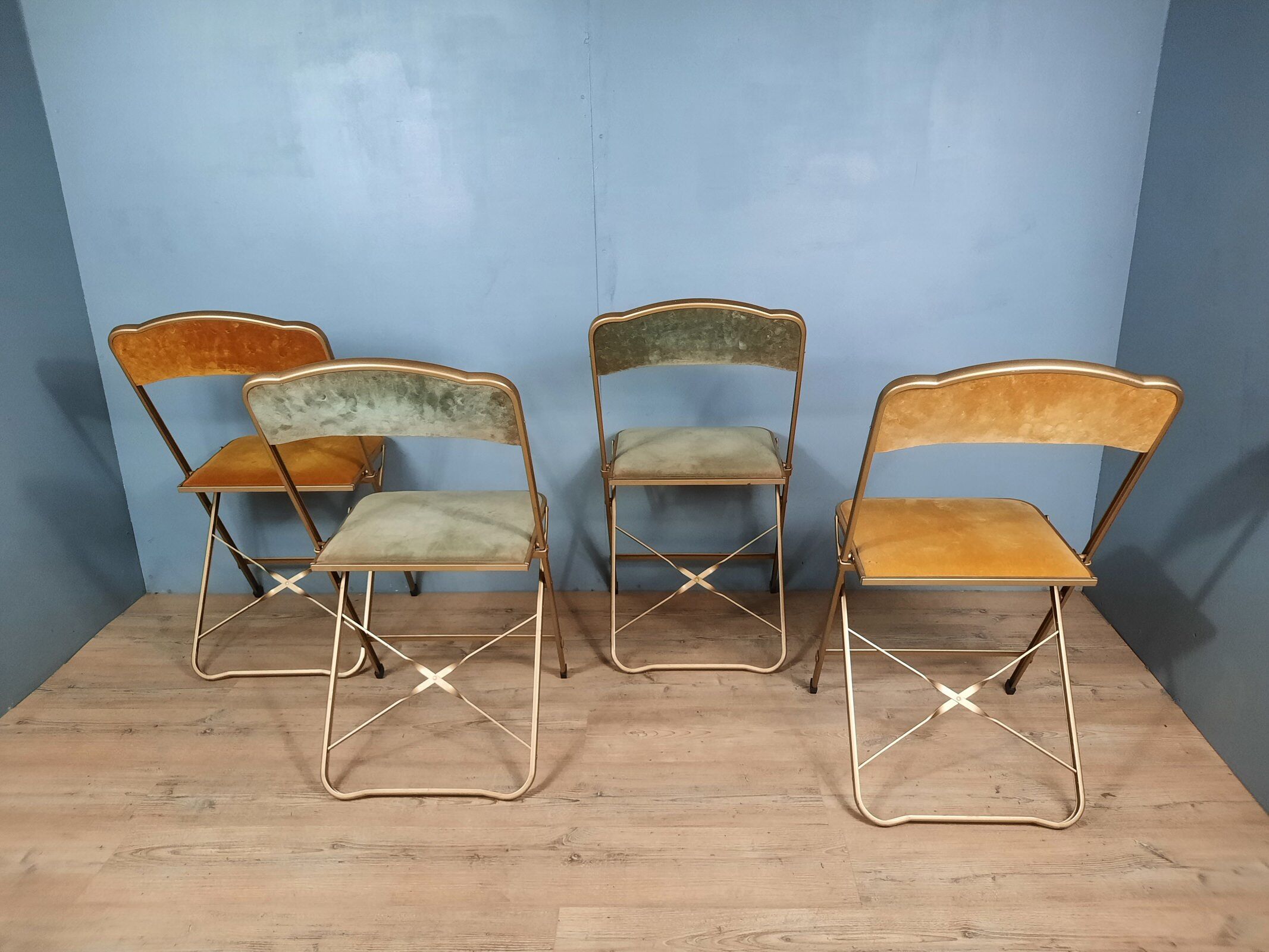 Set of 4 vintage folding chairs