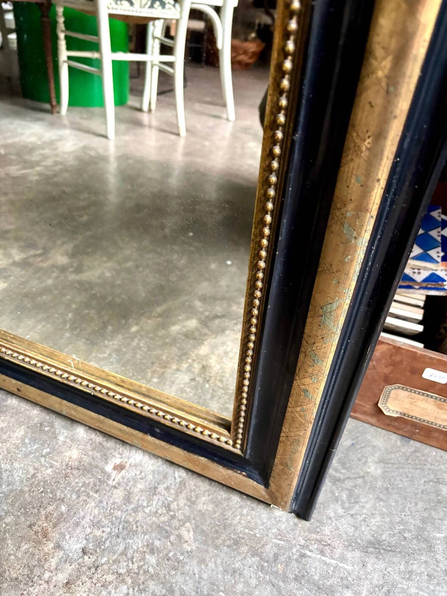 Miroir classique en bois et stuc noir et doré 85 x 63 cm