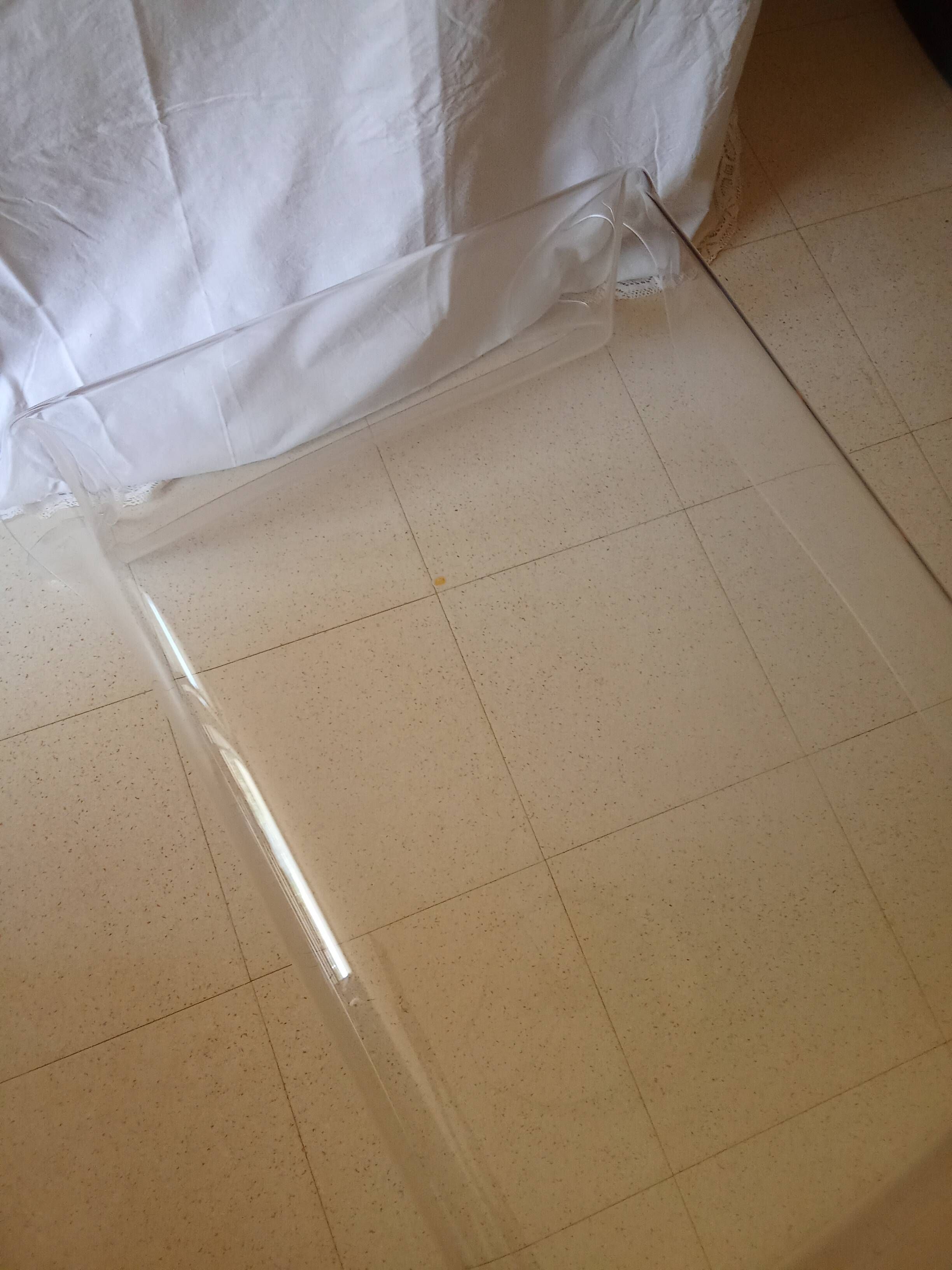 Low table plexiglass