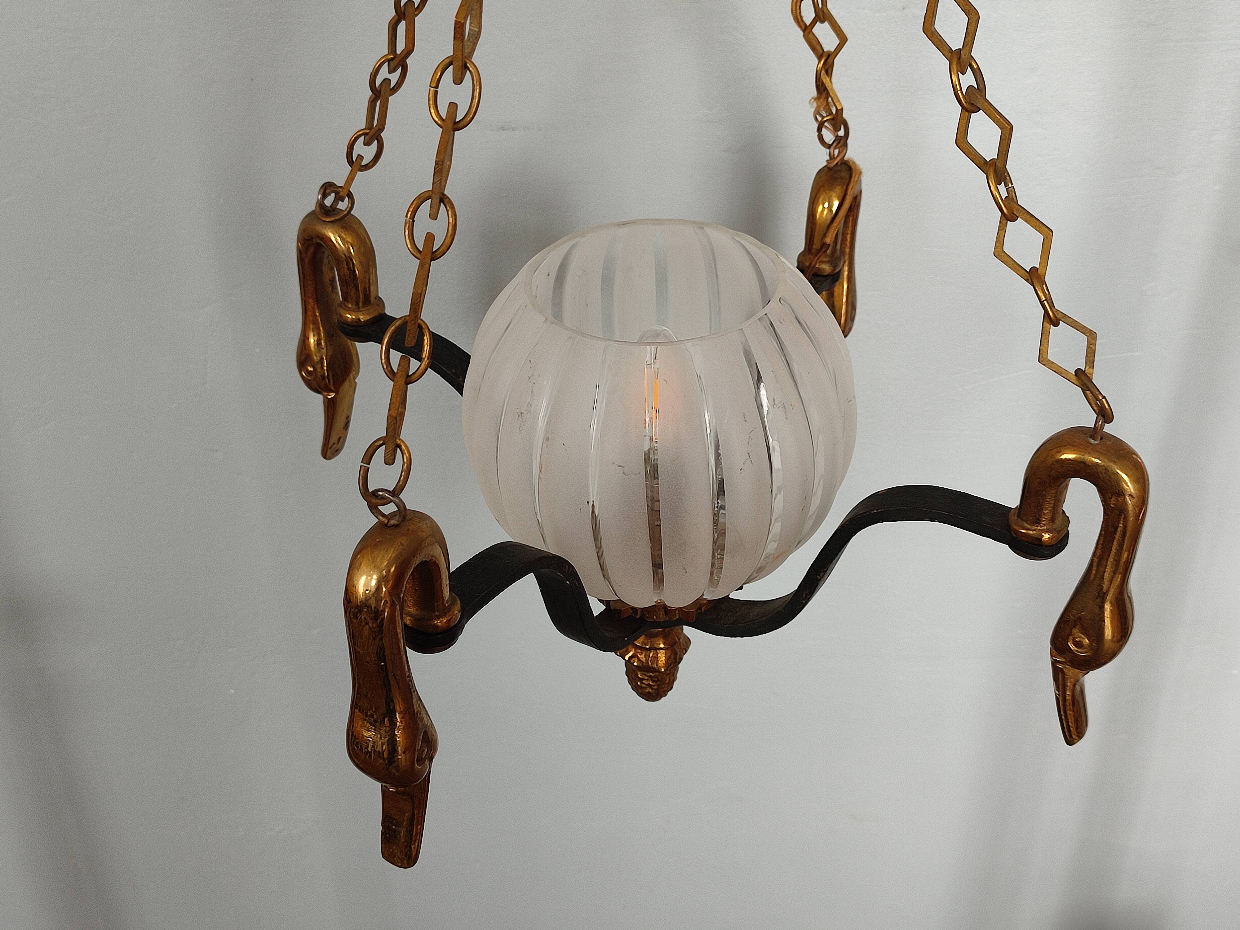 Lustre ancien en bronze avec son globe