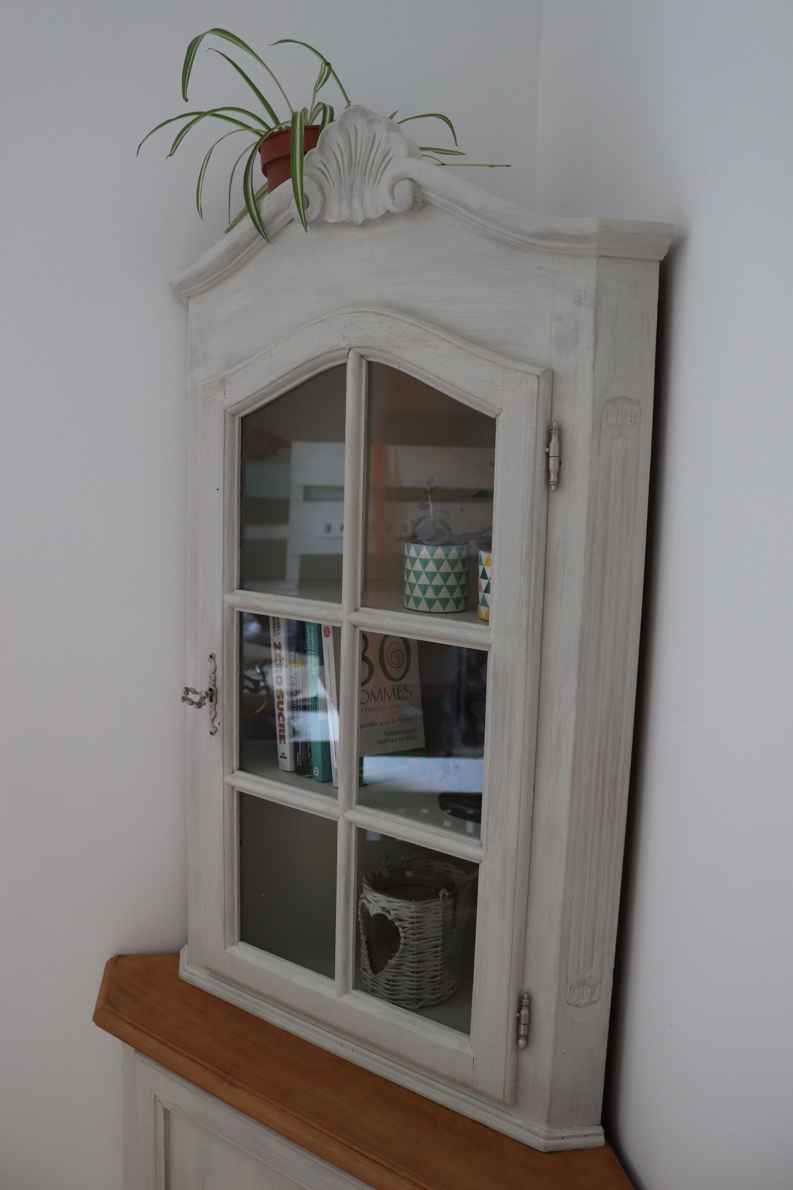 Skated corner furniture