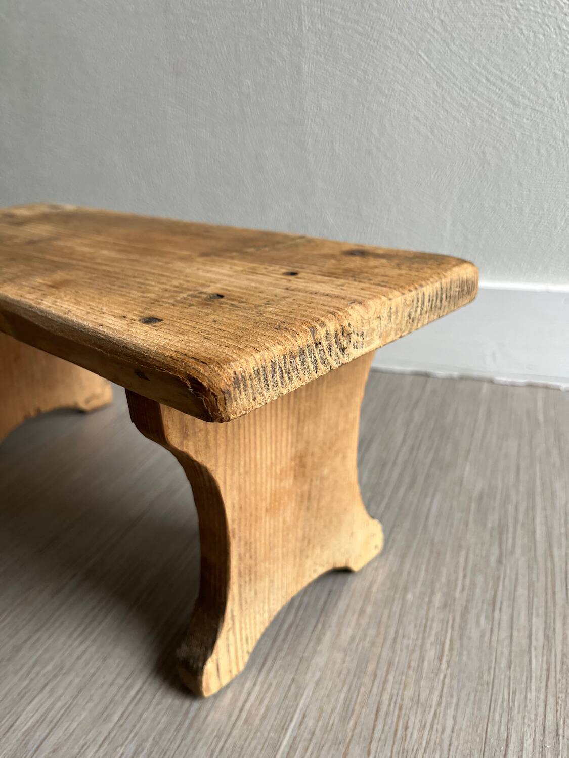 Small bench / stool / wooden step stool