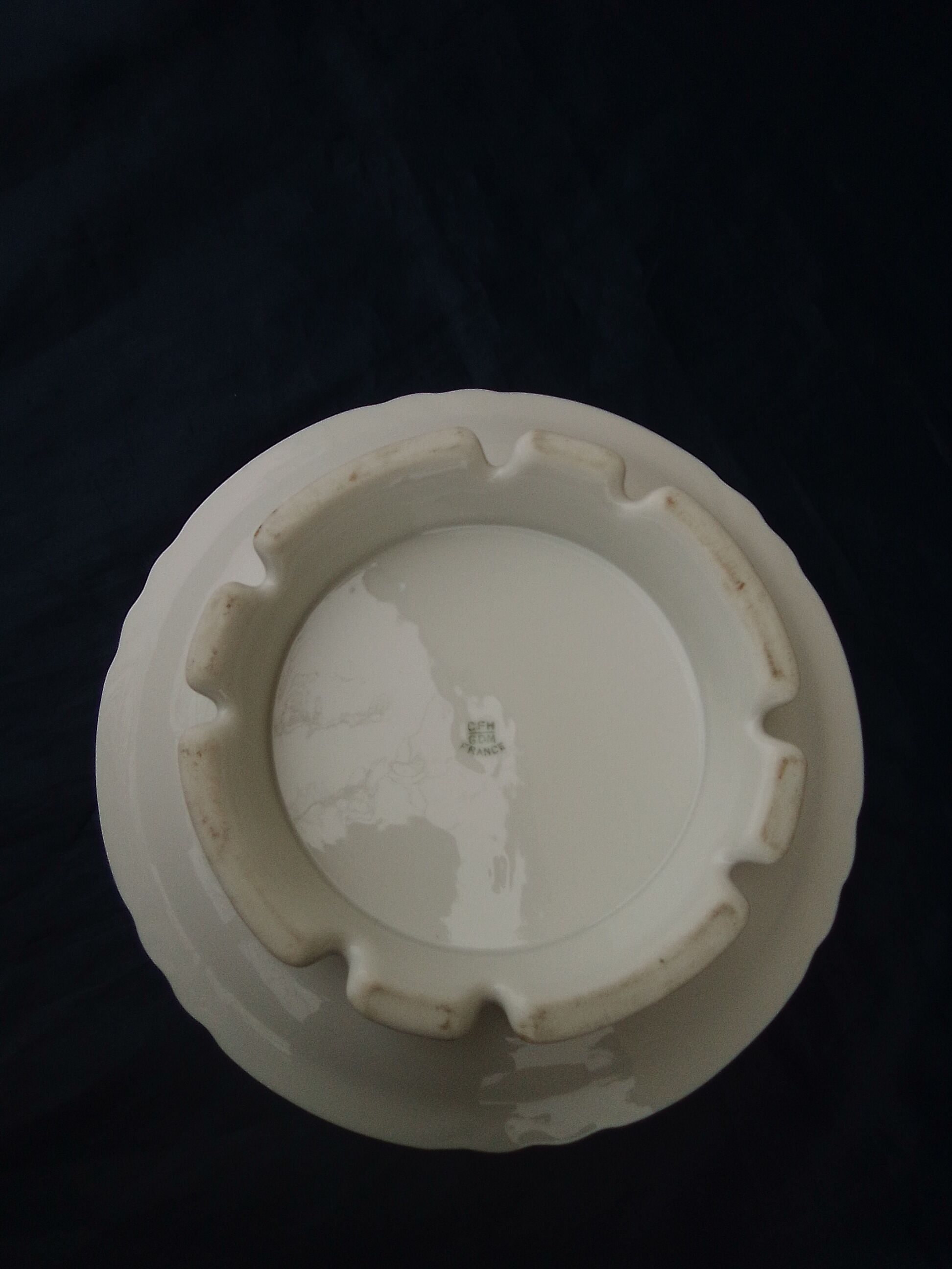 Flat on pedestal Charles Field Haviland Gérard Dufraissex 1 Morel ( CFH GDM) Limoges diam 22,5 cm