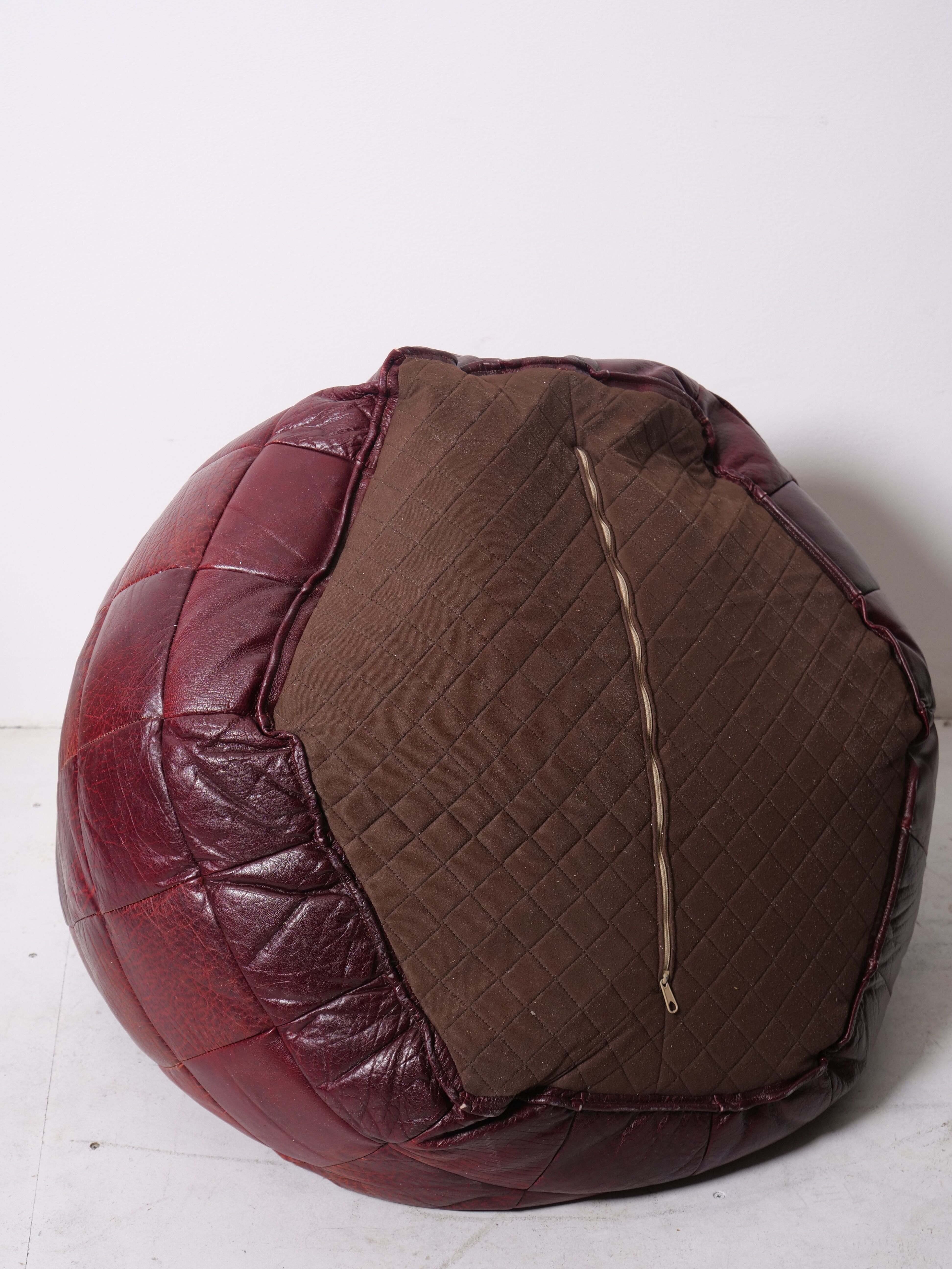 Pouf patchwork of red leather vintage burgundy 1970
