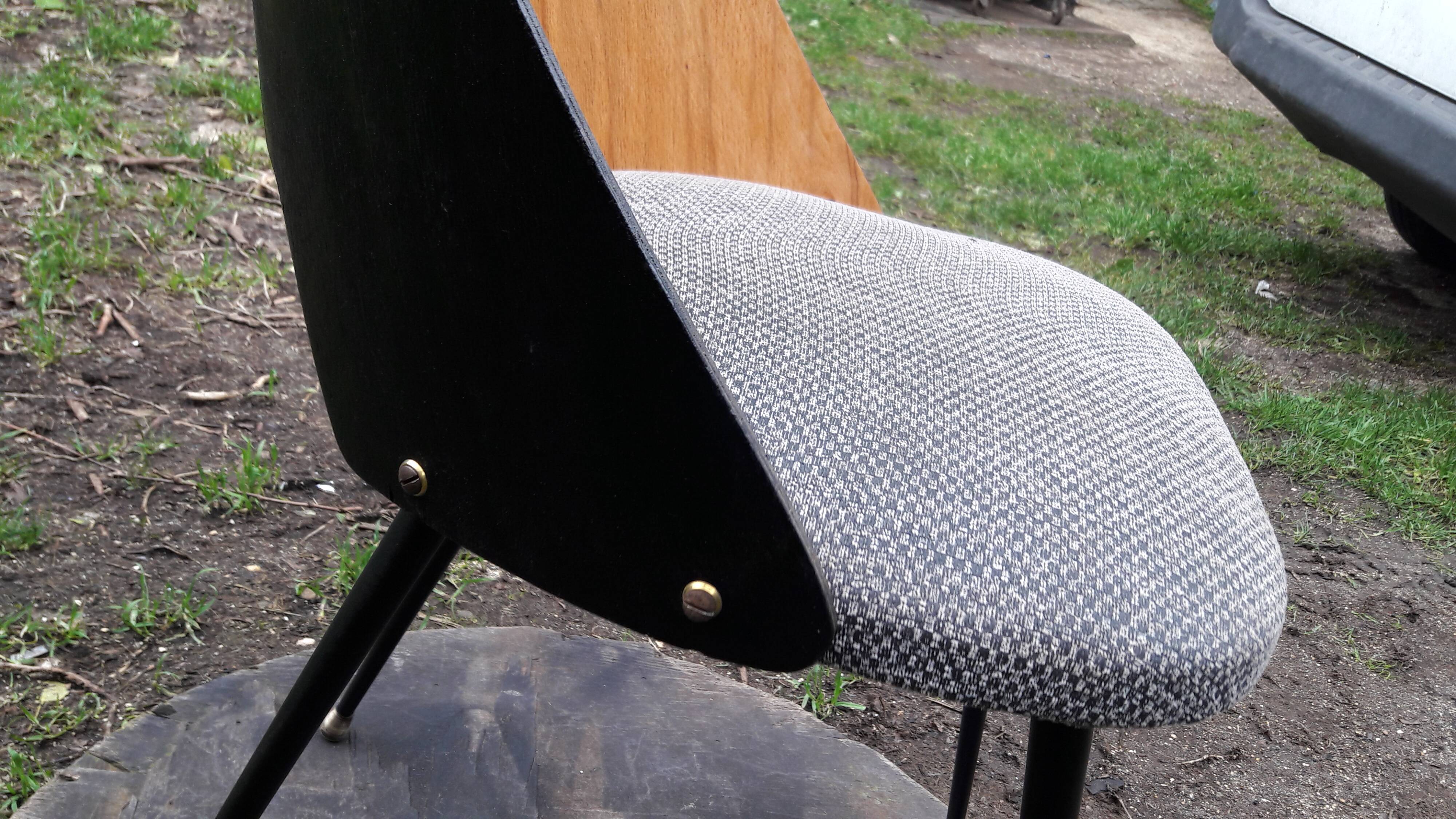 Chair with compass legs